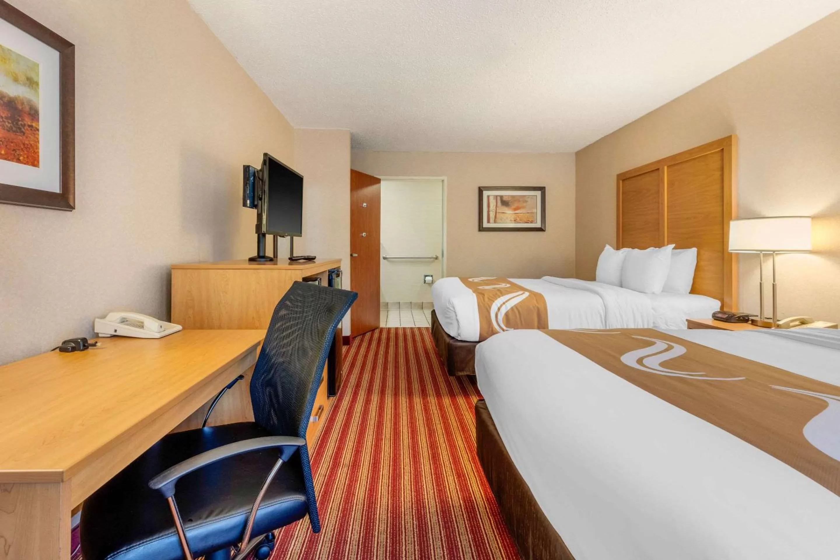 Photo of the whole room, Bed in Quality Inn Exit 4