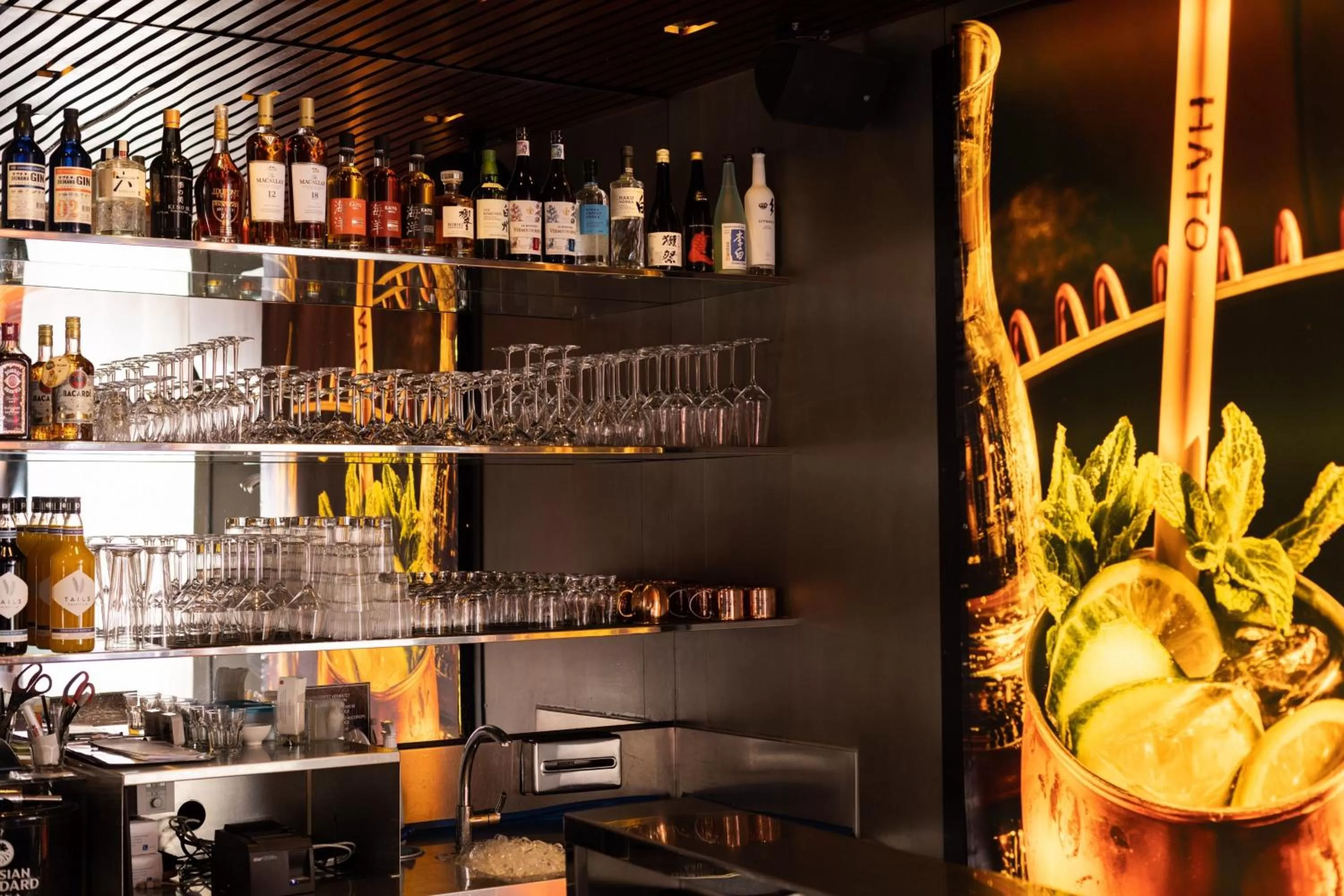 Lounge or bar in The Hotel Lucerne, Autograph Collection