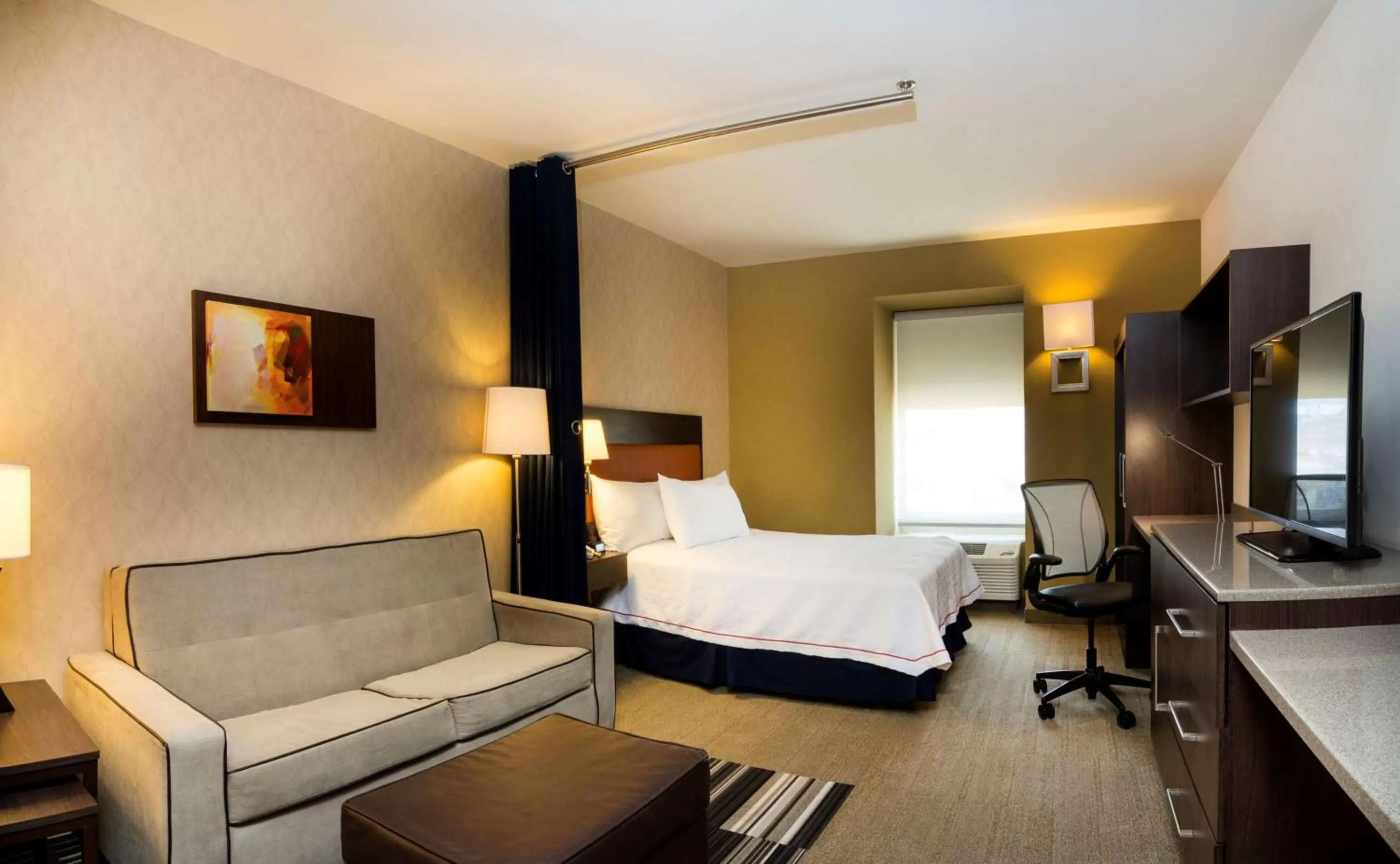 Photo of the whole room, Bed in Homewood Suites by Hilton Queretaro