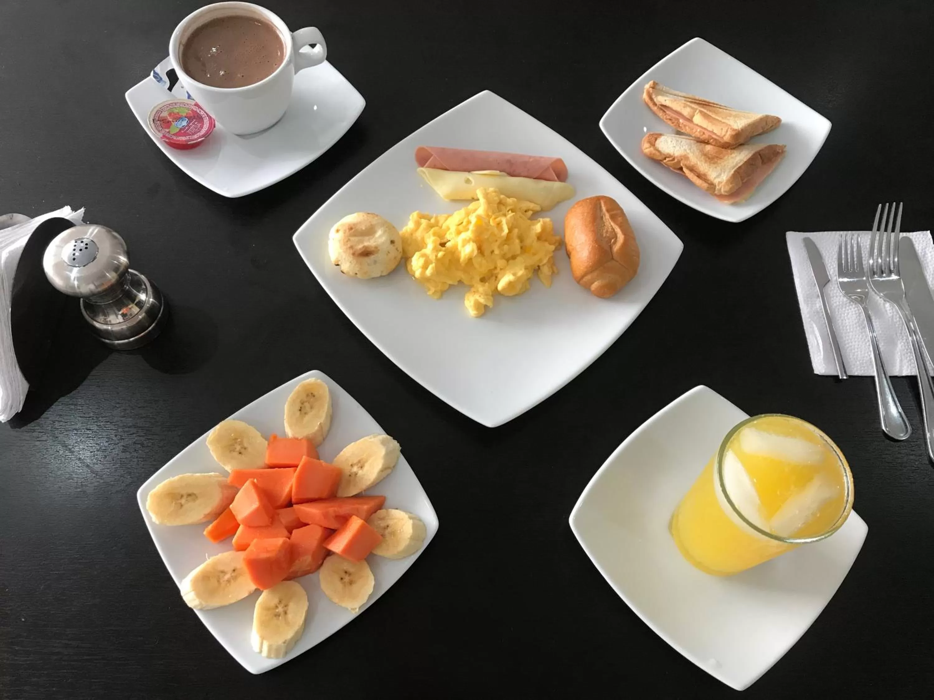 American breakfast in Hotel Metropolitano
