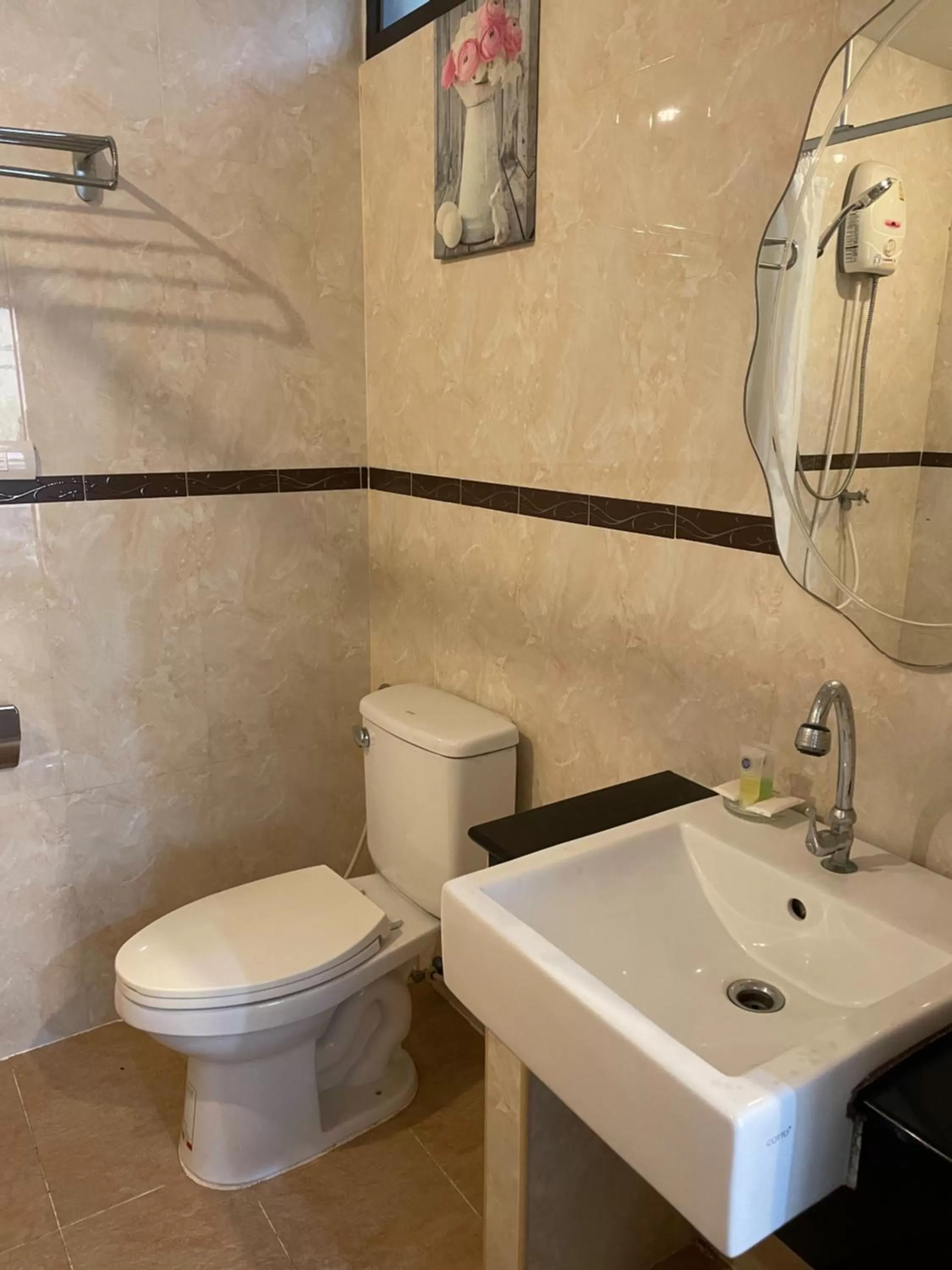 Bathroom in Babylon Residence Inn pattaya