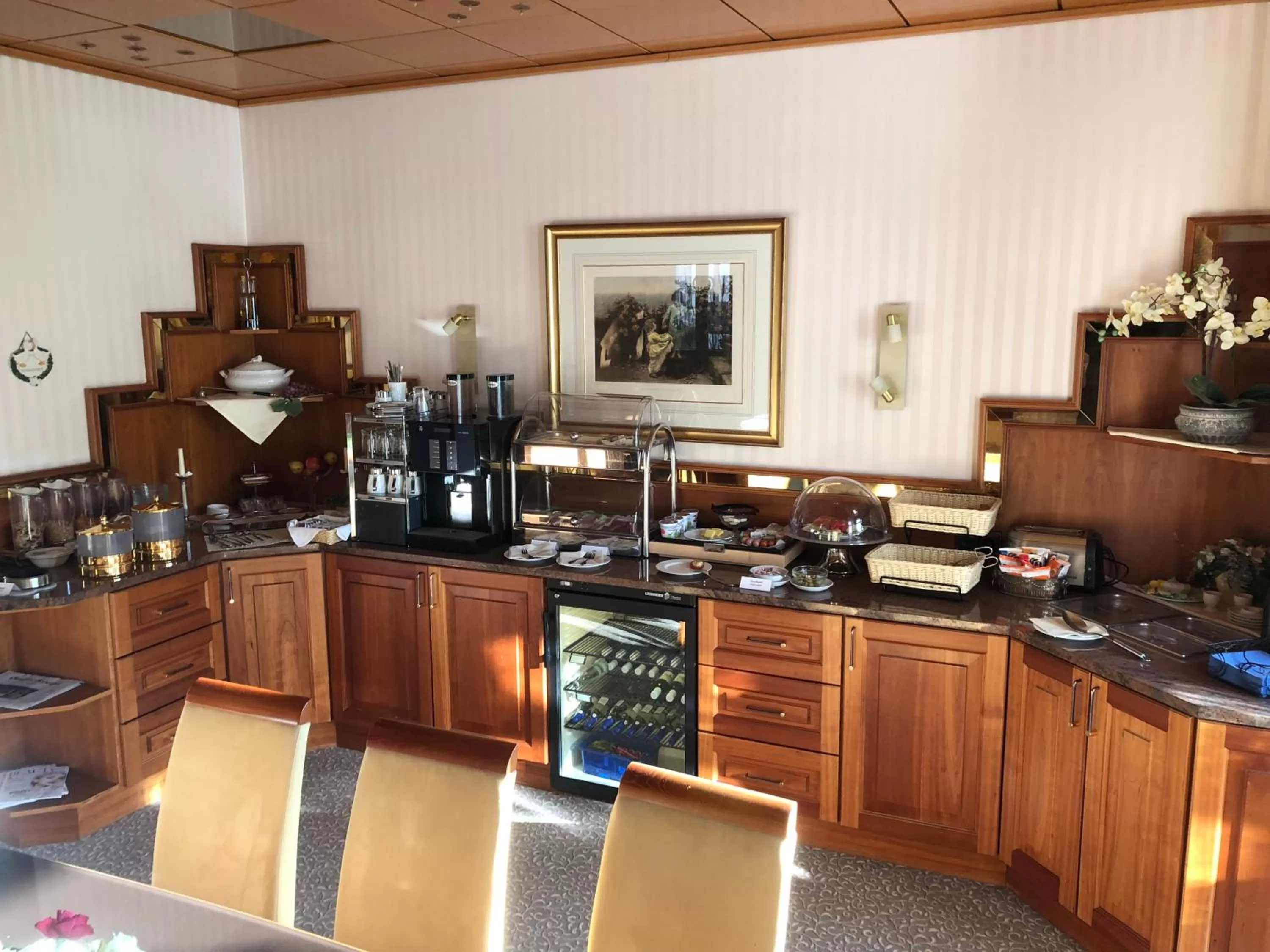 Restaurant/places to eat in Hotel Haus Berlin