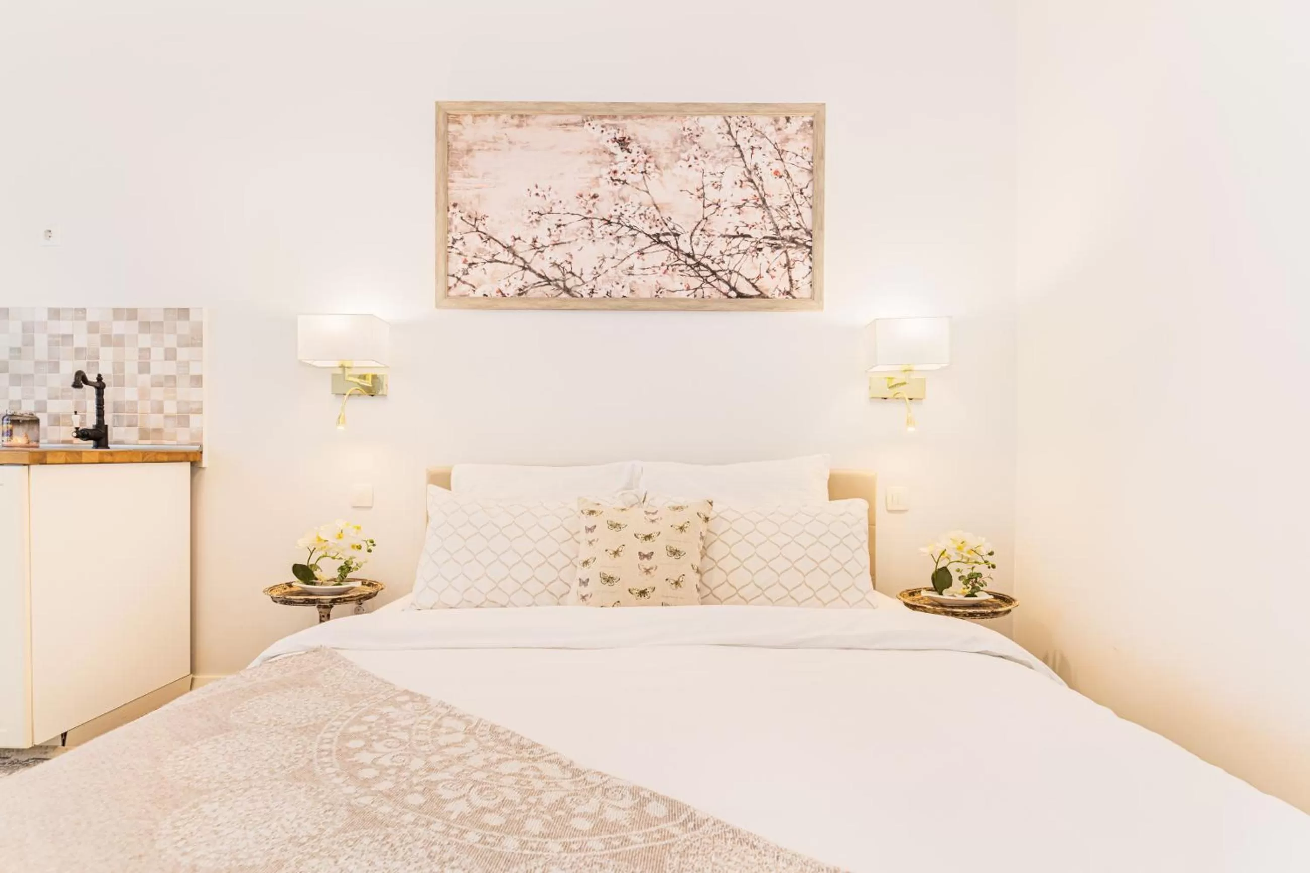 Bed in ALBERT RESIDENCE with PARKING