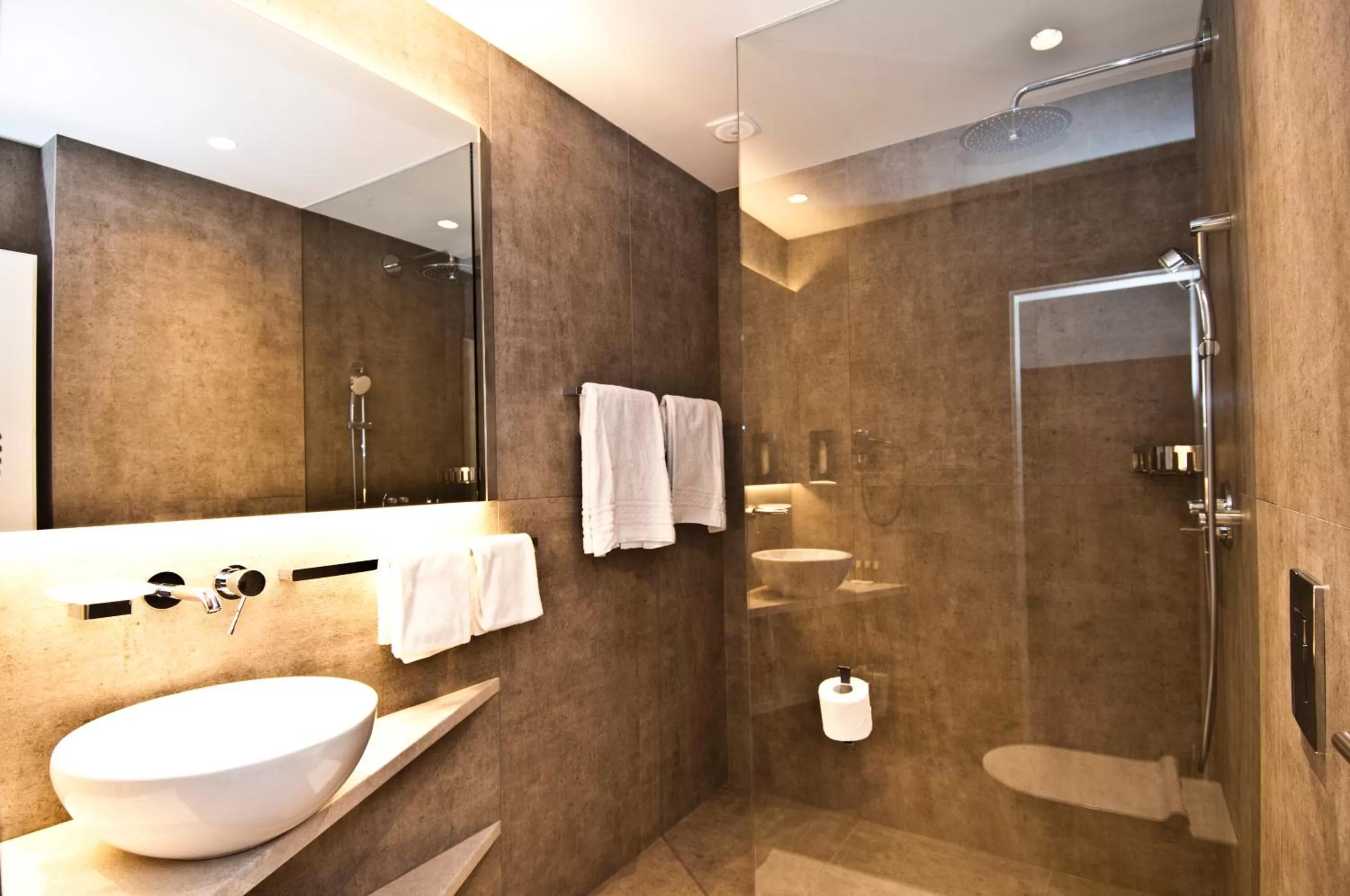 Bathroom in Akcent hotel