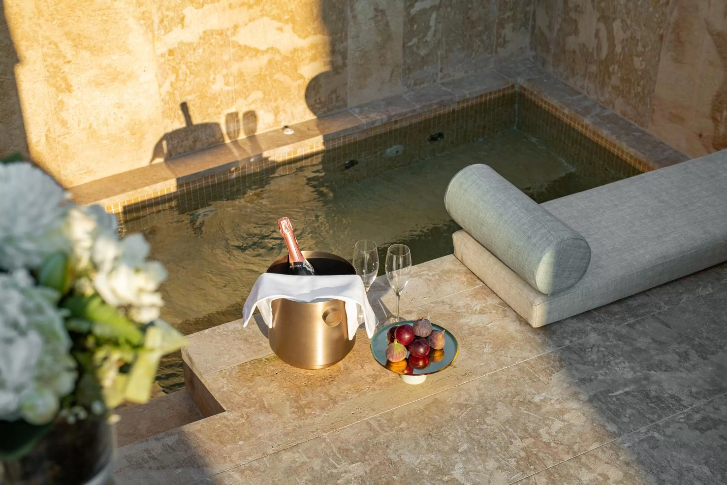 Hot Tub in Iniala Harbour House