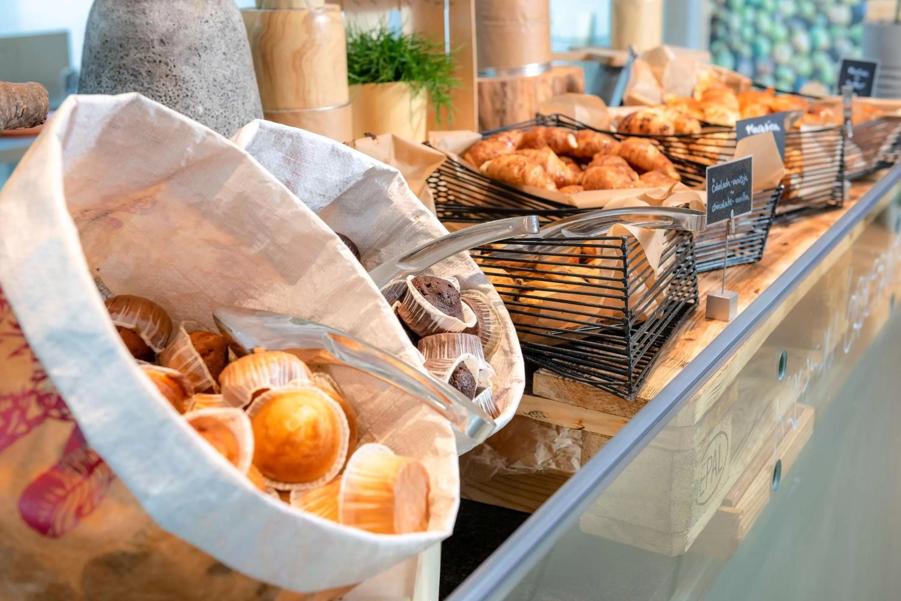 Restaurant/places to eat in Radisson Blu Resort & Spa