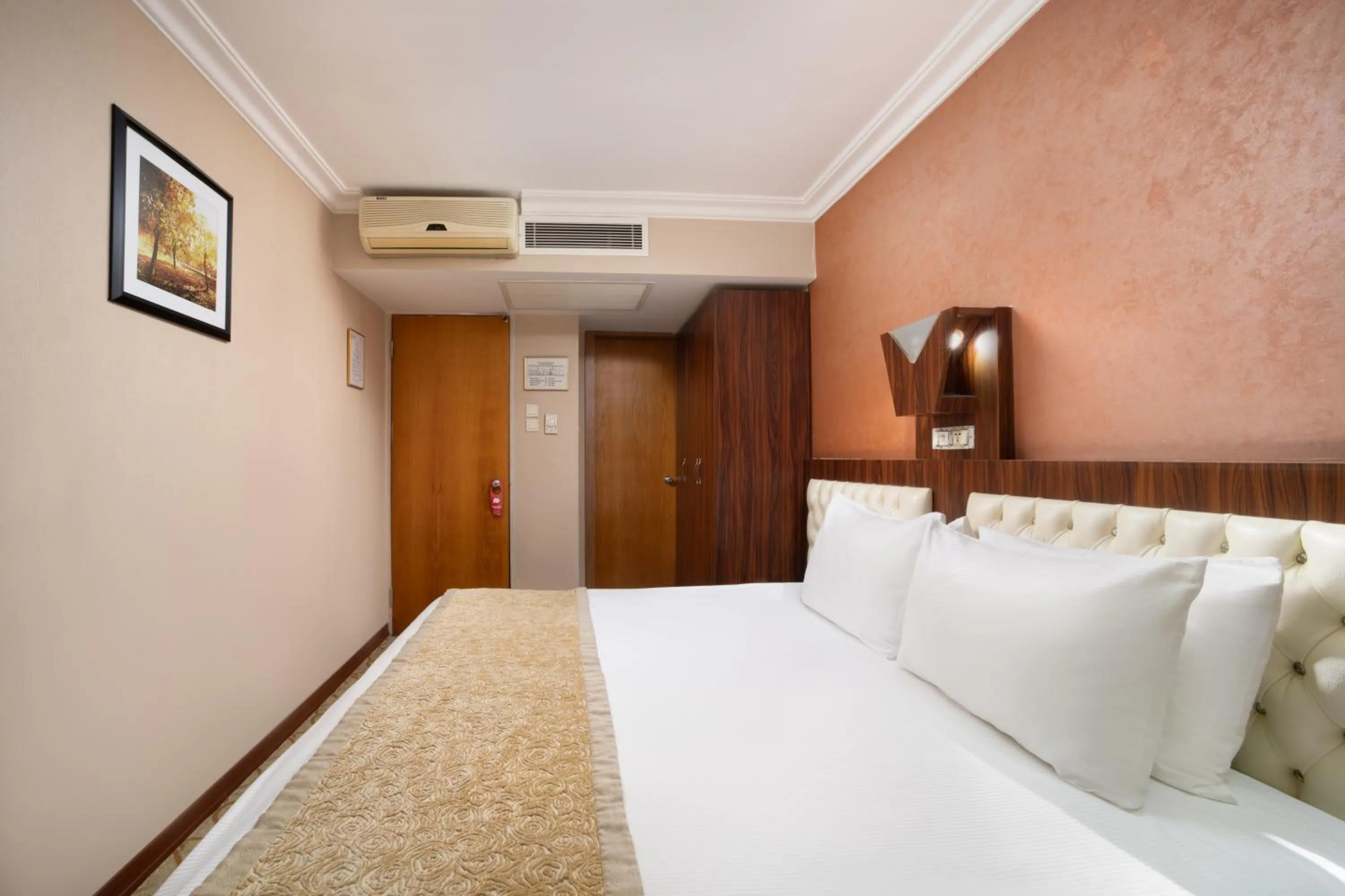 Bed in Elan Hotel Istanbul Pera