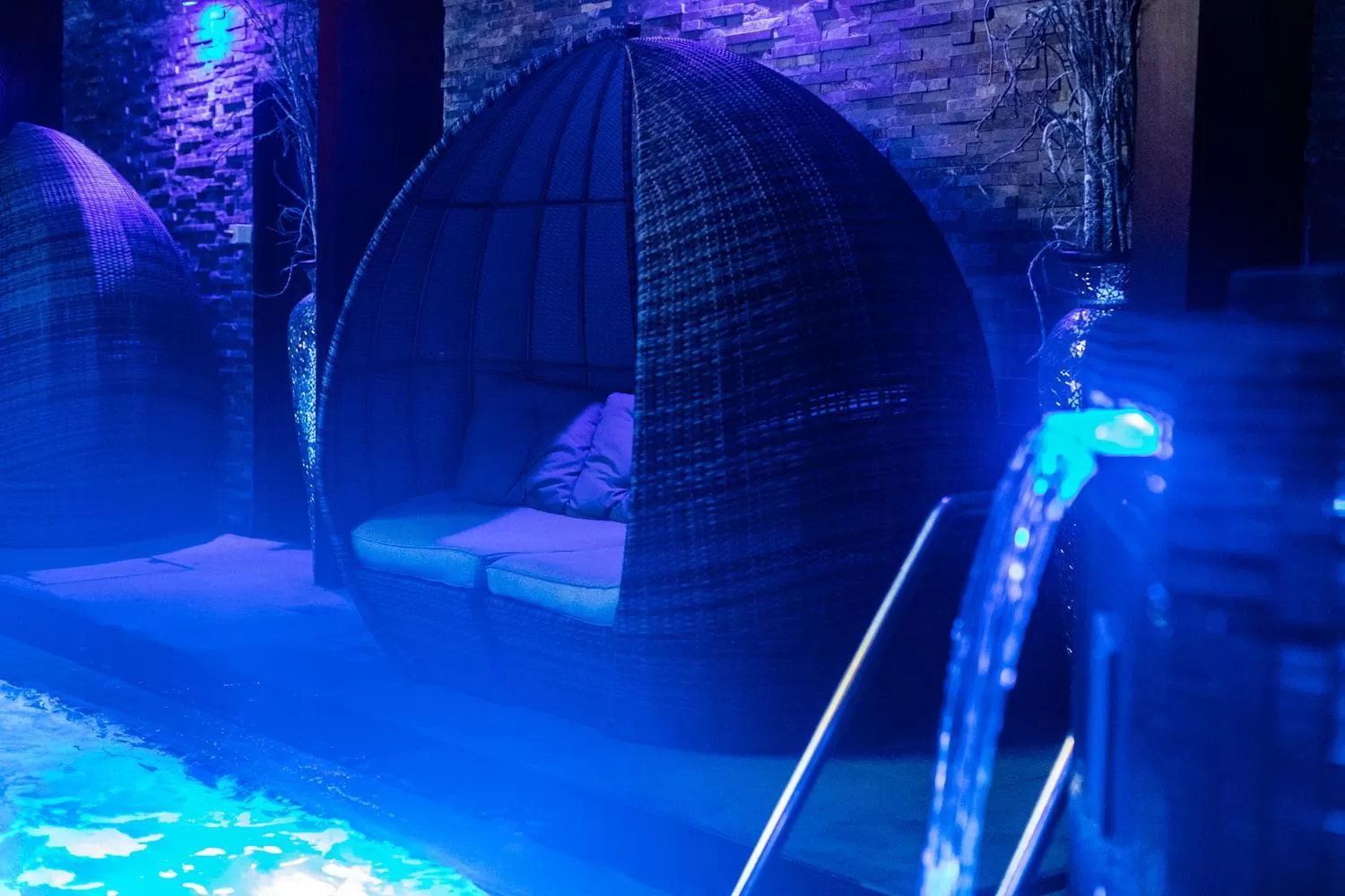 Swimming pool in Lakes Hotel & Spa