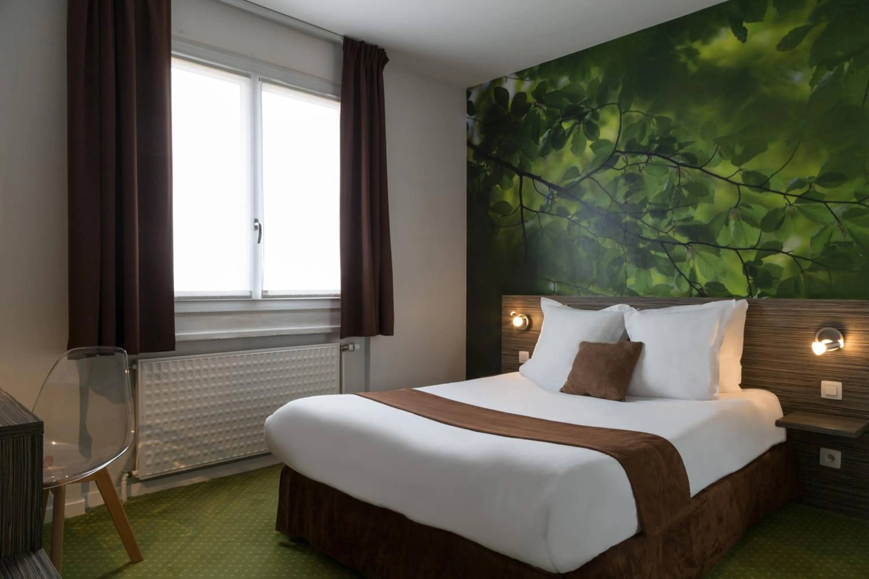 Photo of the whole room, Bed in The Originals City, Hôtel Dau Ly, Lyon Est