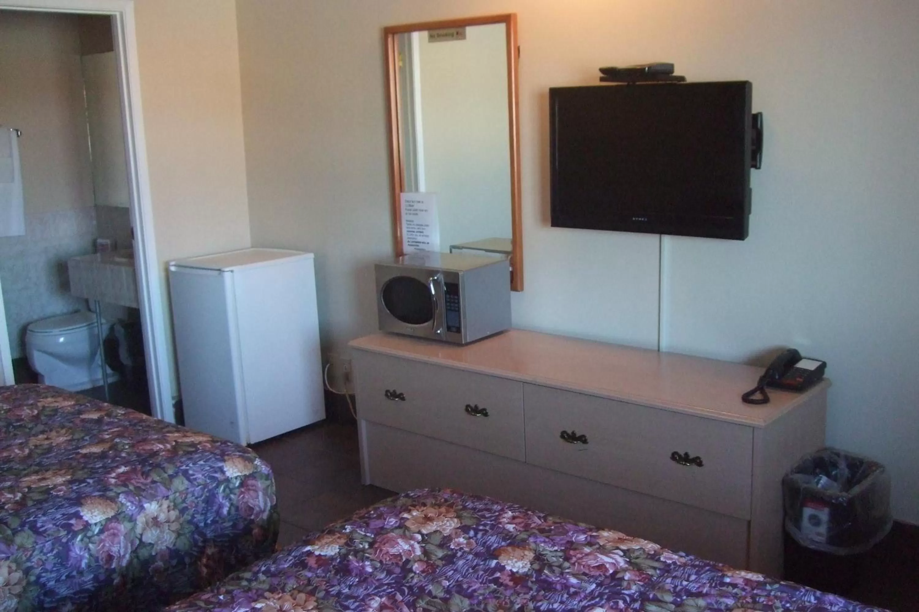 Bed in Trailside Inn