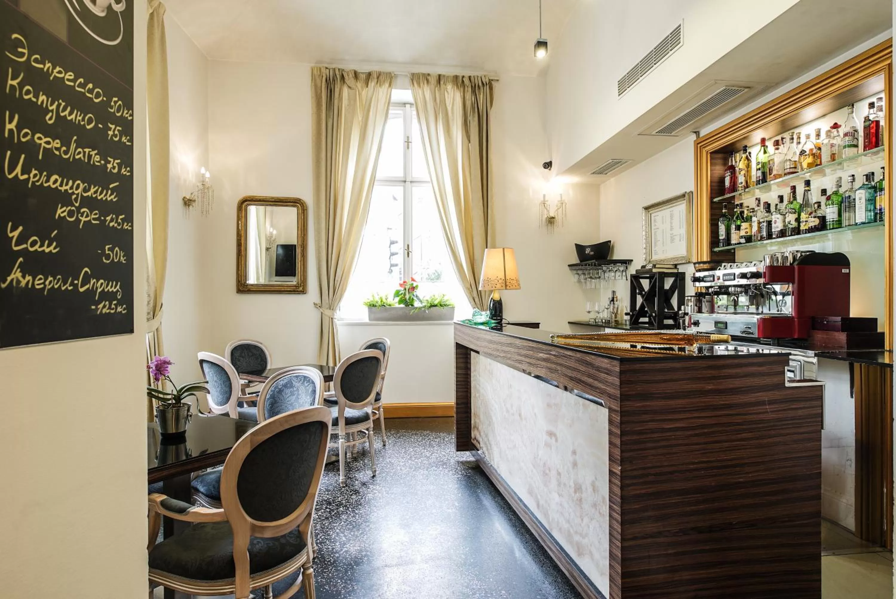 Lounge or bar in Hotel Assenzio Prague