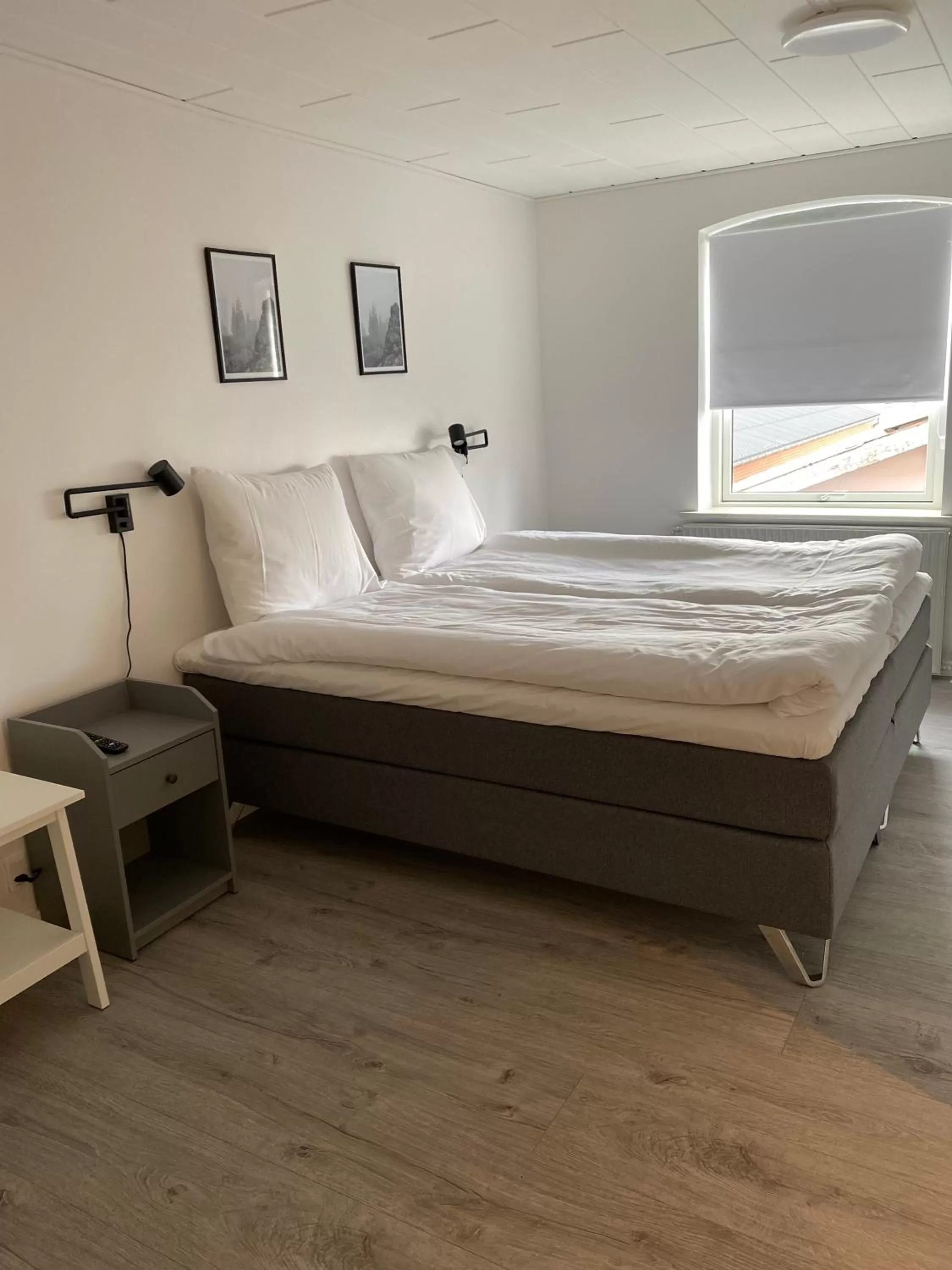 Photo of the whole room, Bed in Hotel Røde-Kro