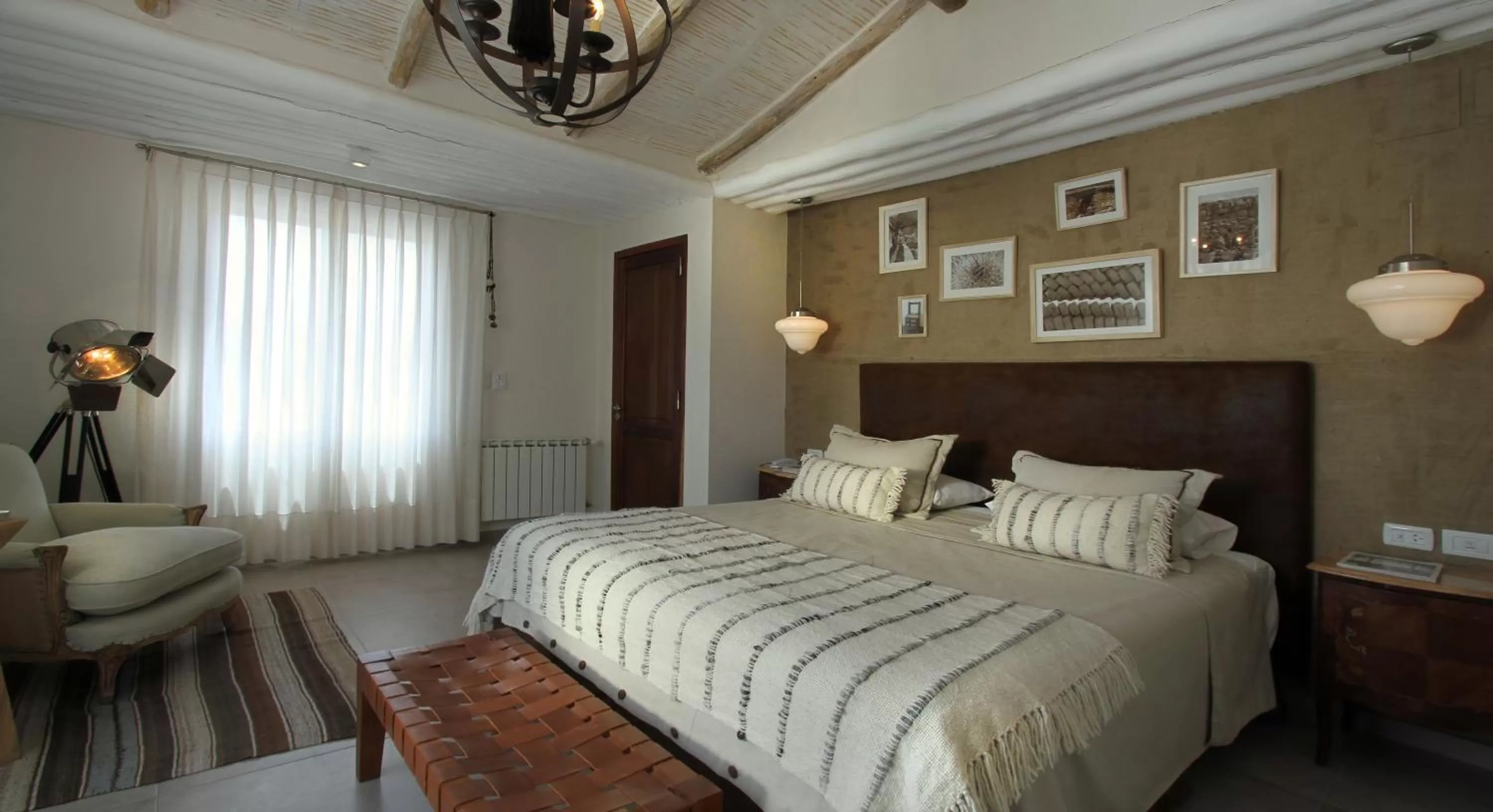 Photo of the whole room, Bed in El Cortijo Hotel Boutique
