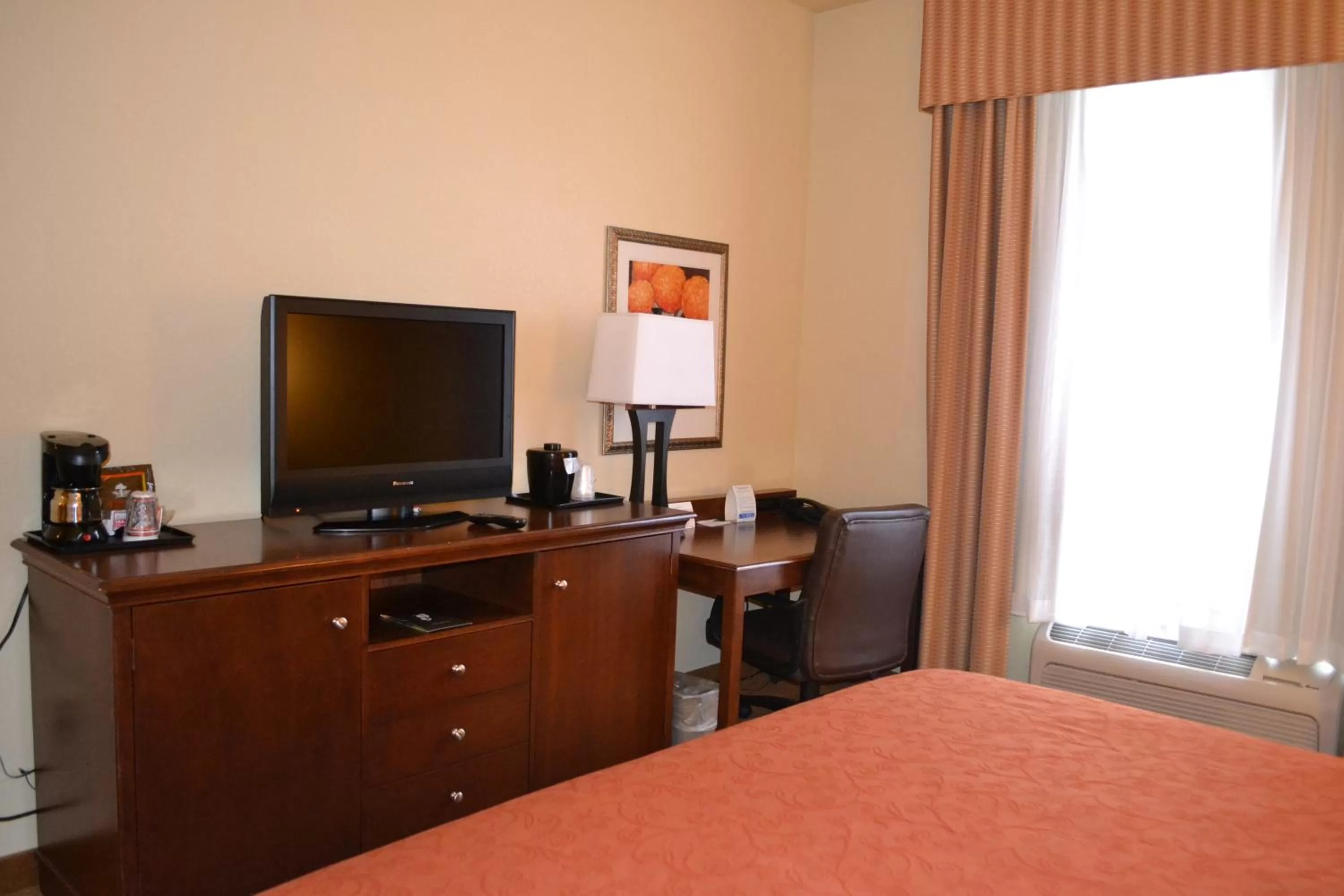 Day in Country Inn & Suites by Radisson, Lexington Park (Patuxent River Naval Air Station), MD