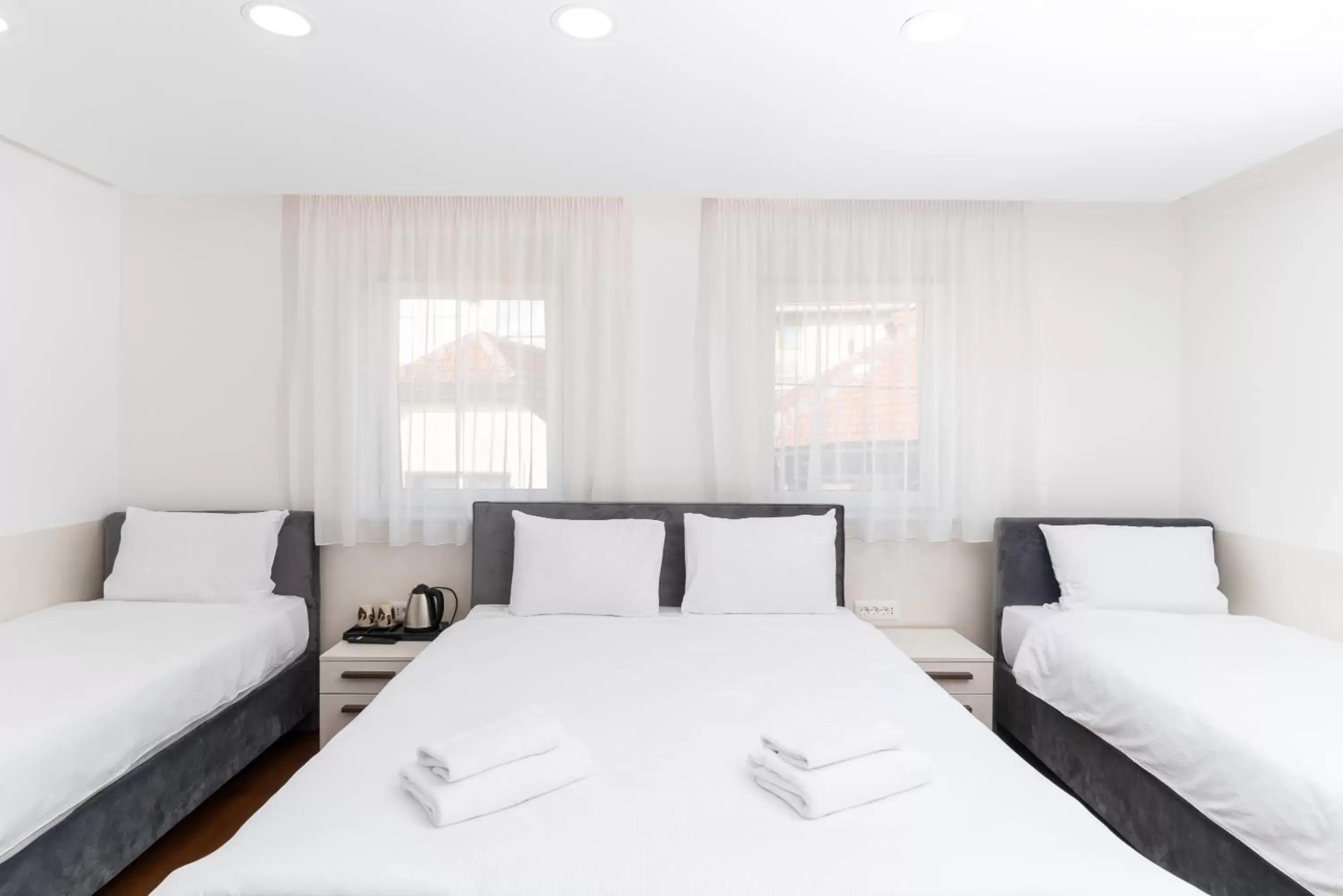 Basic Triple Room in Ornament Hotel and Apartments Basic Triple Room in Ornament Hotel and Apartments