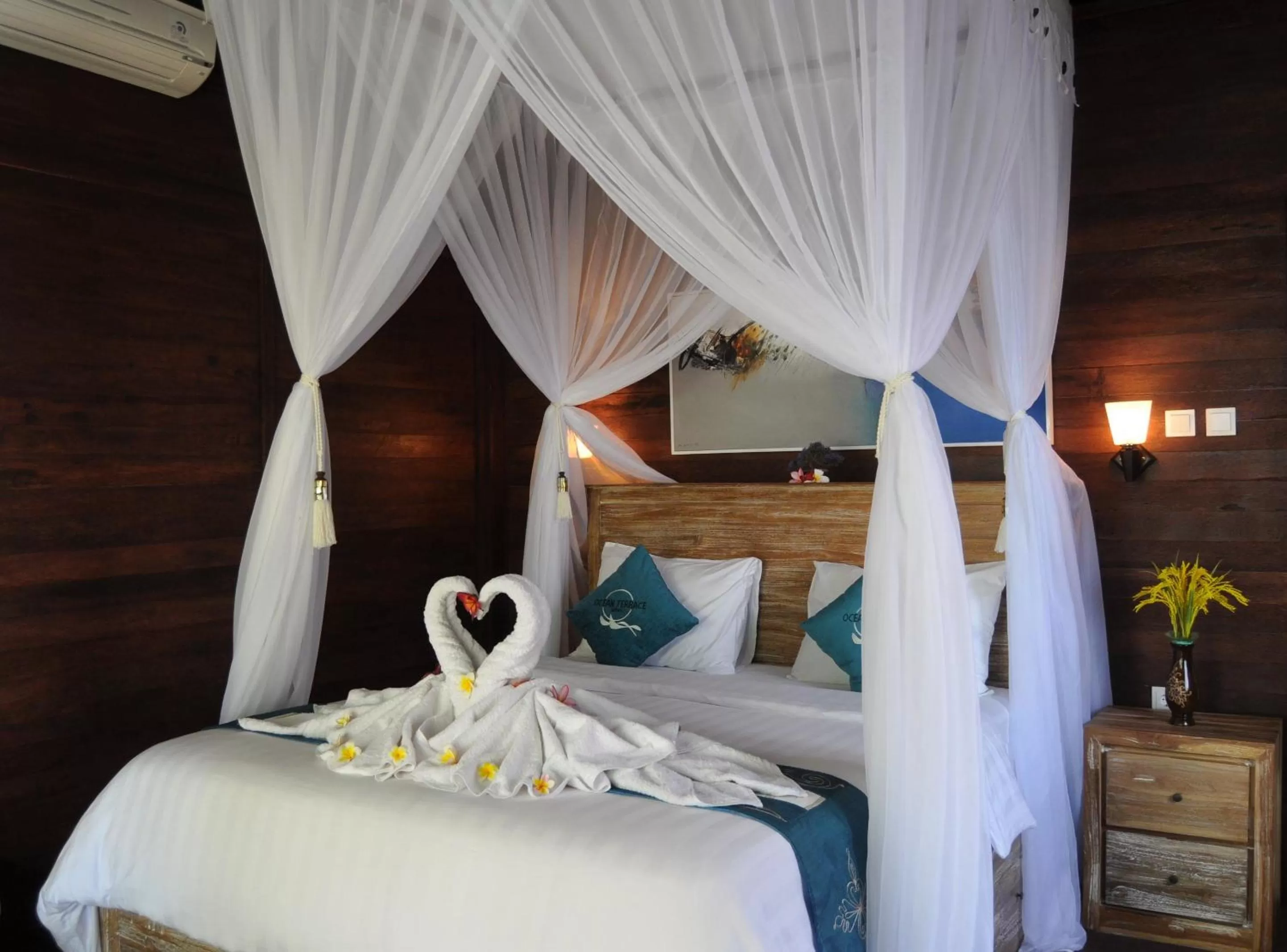 Bedroom, Bed in Ocean Terrace Suite And Spa Luxury