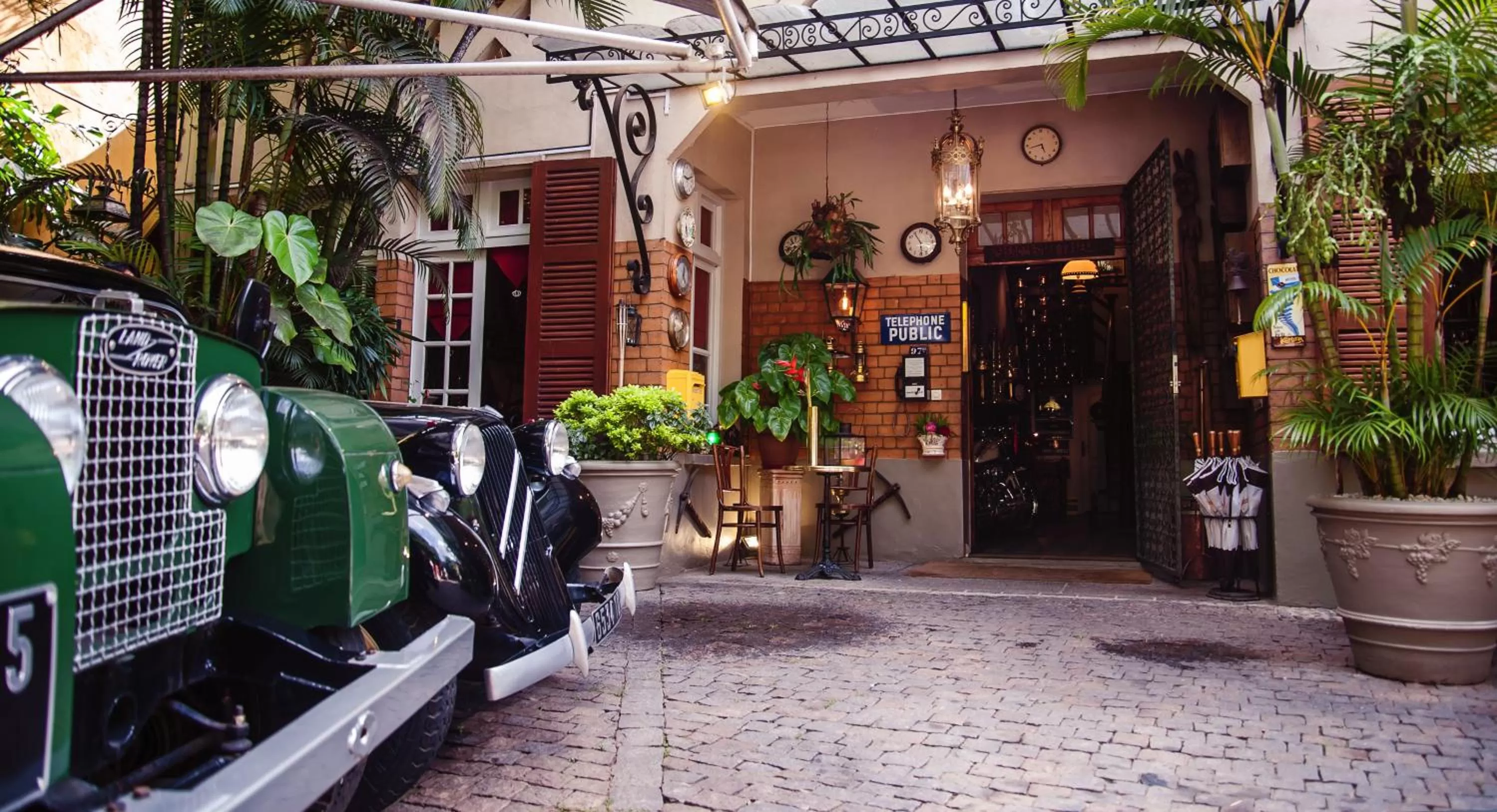 Facade/entrance in La Varangue