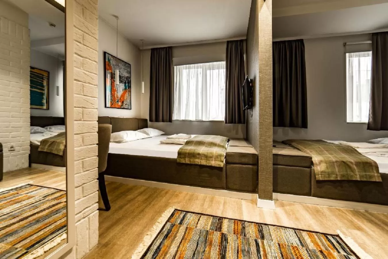 Bed in Belgrade Inn Garni Hotel