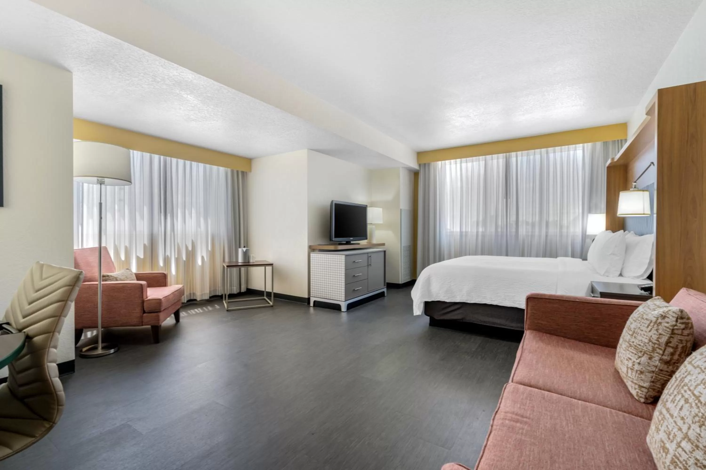 Bed in Holiday Inn Orlando International Dr-ICON by IHG