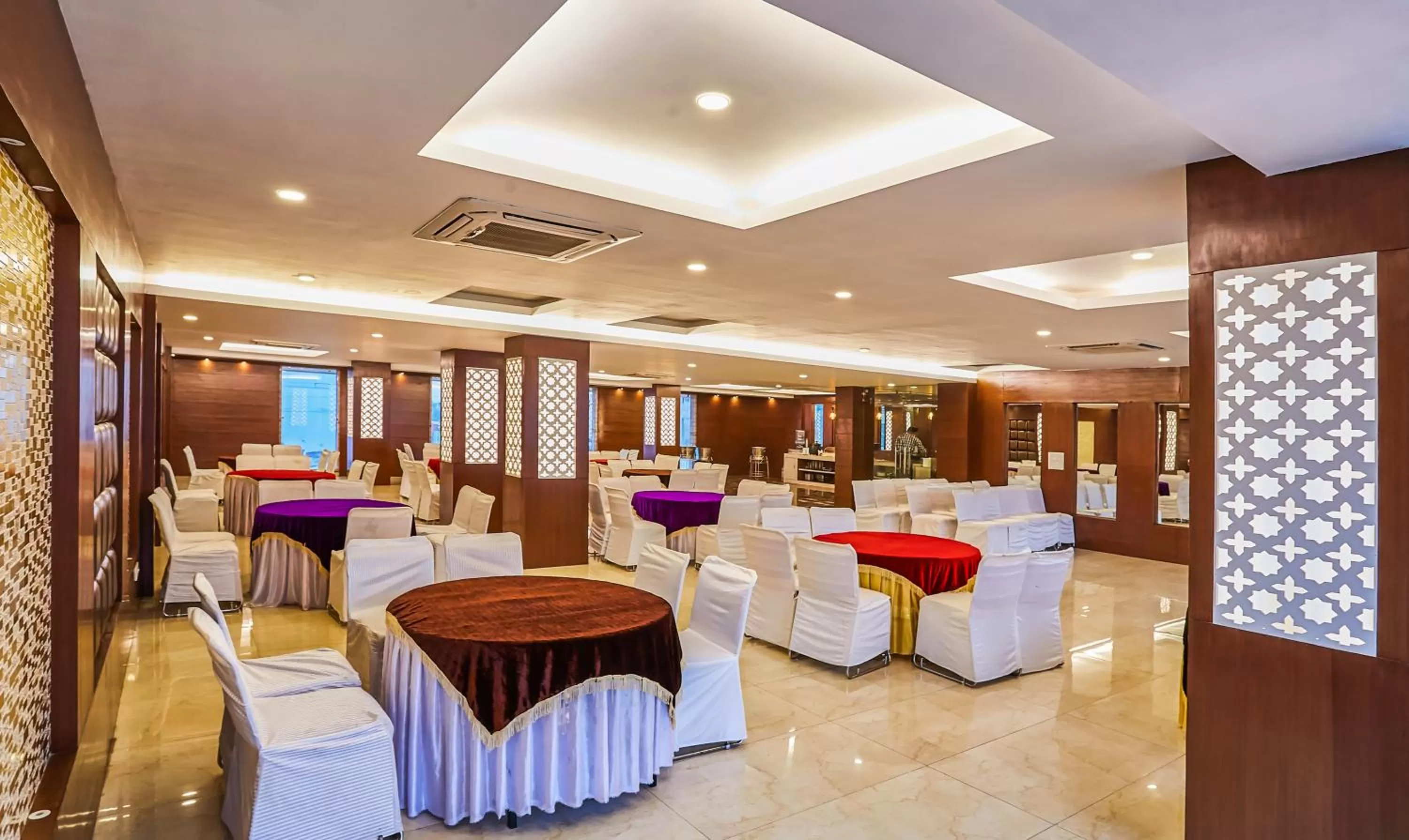 Restaurant/places to eat in Treebo Grand Legacy Elite With Roof Top Cafe