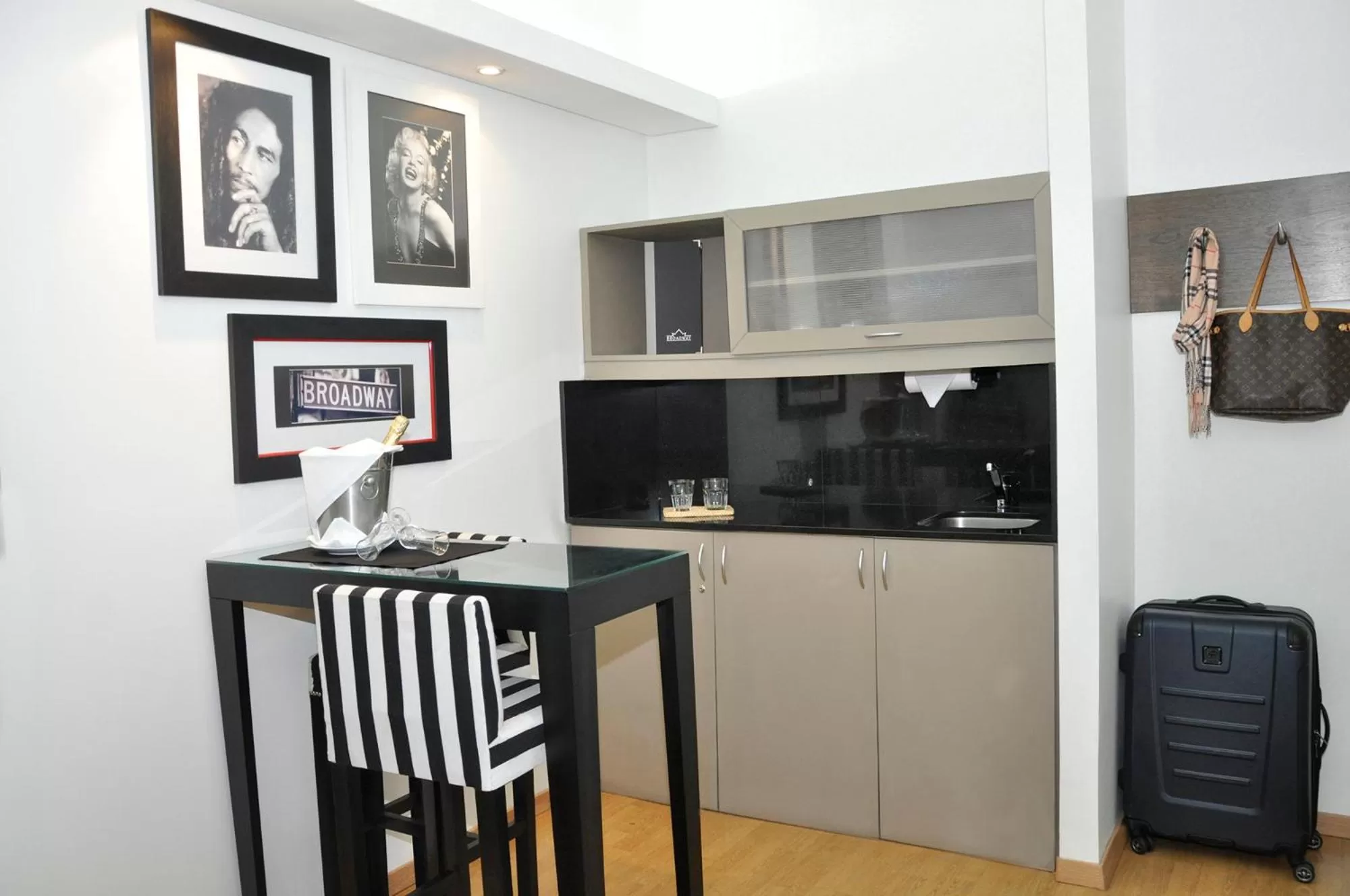 Kitchen or kitchenette in Broadway Hotel & Suites