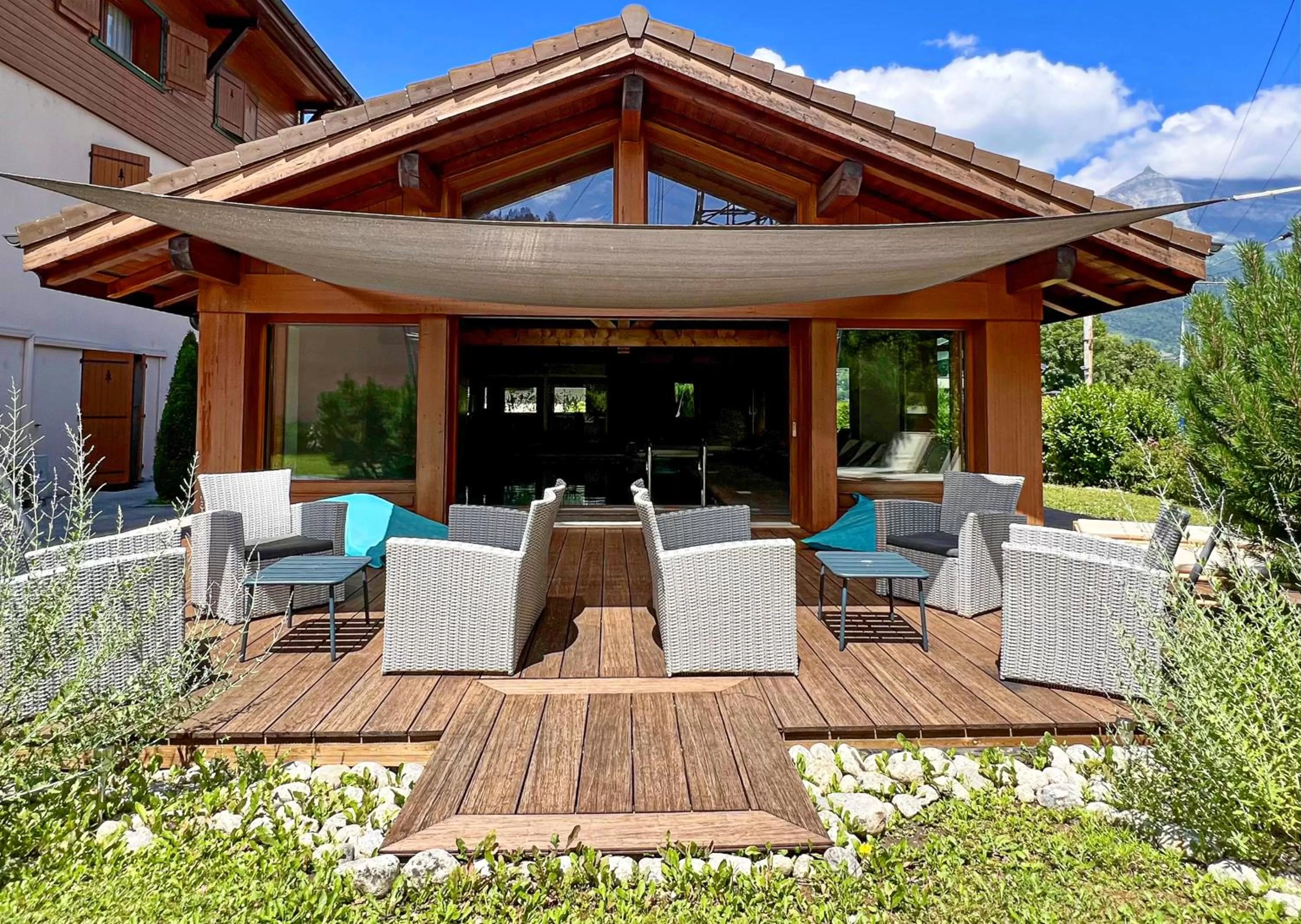 Patio in Hôtel des 2 Gares