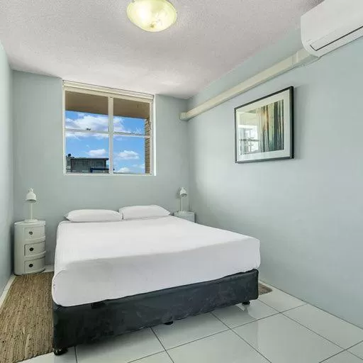 Bed in Tradewinds Apartments