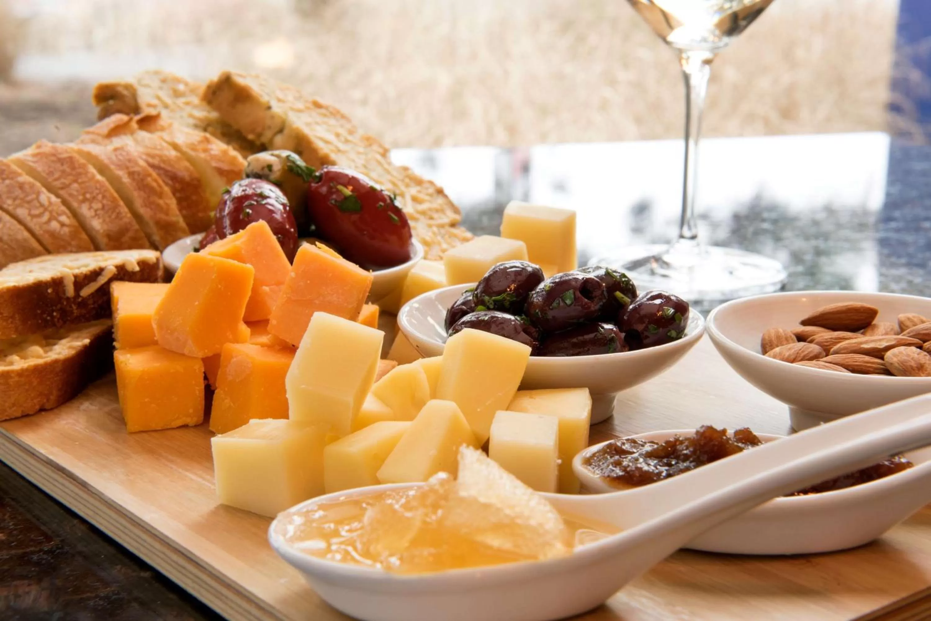 Restaurant/places to eat in Hilton Chicago/Oak Lawn