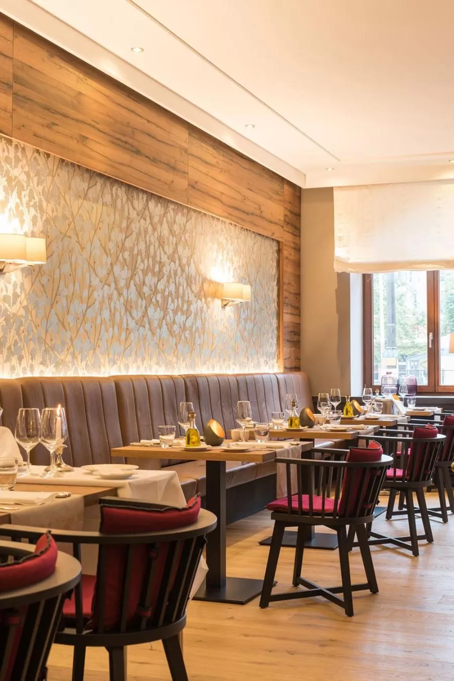 Restaurant/places to eat in Hotel Bayerischer Hof