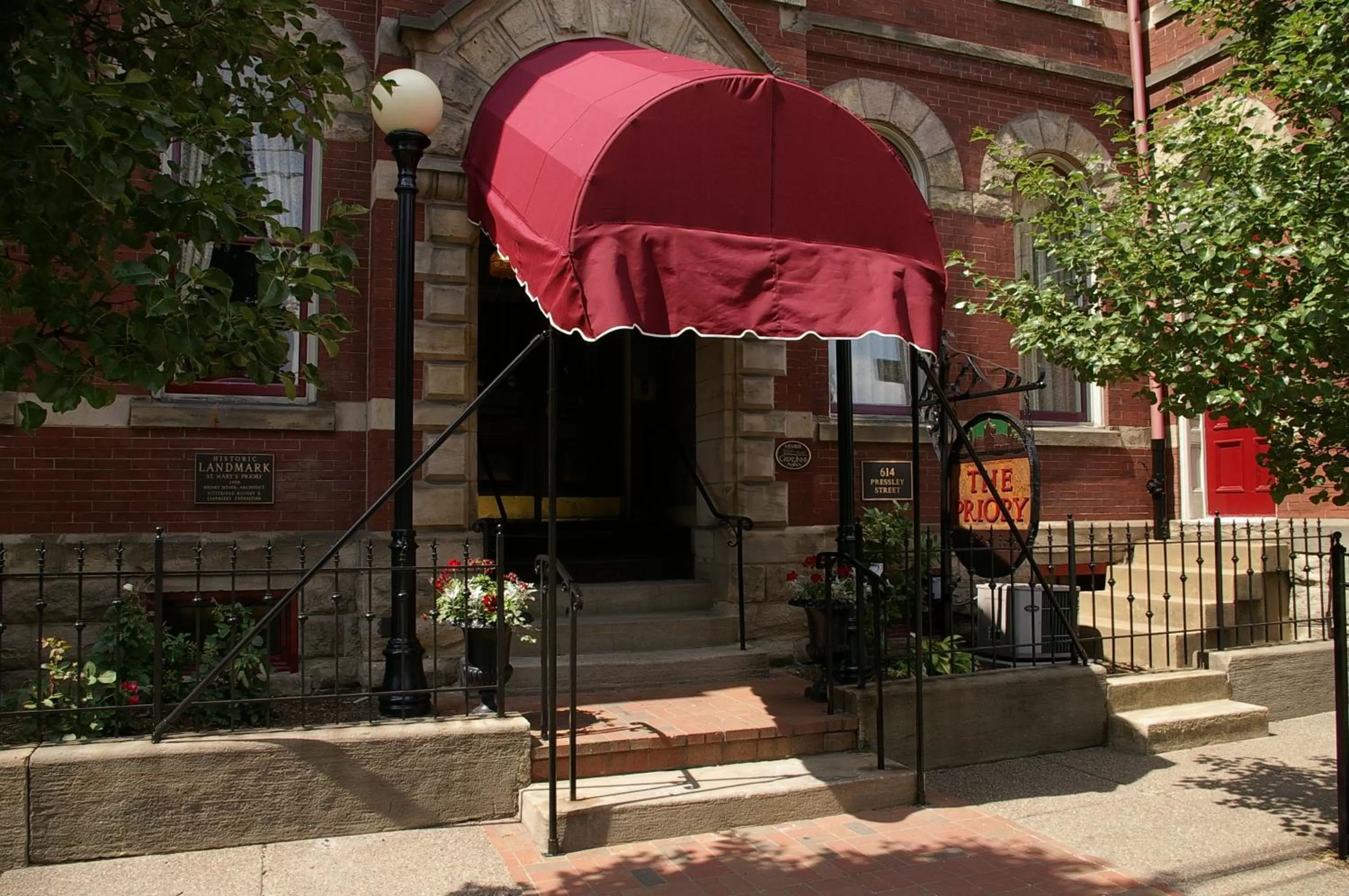 Facade/entrance in The Priory Hotel