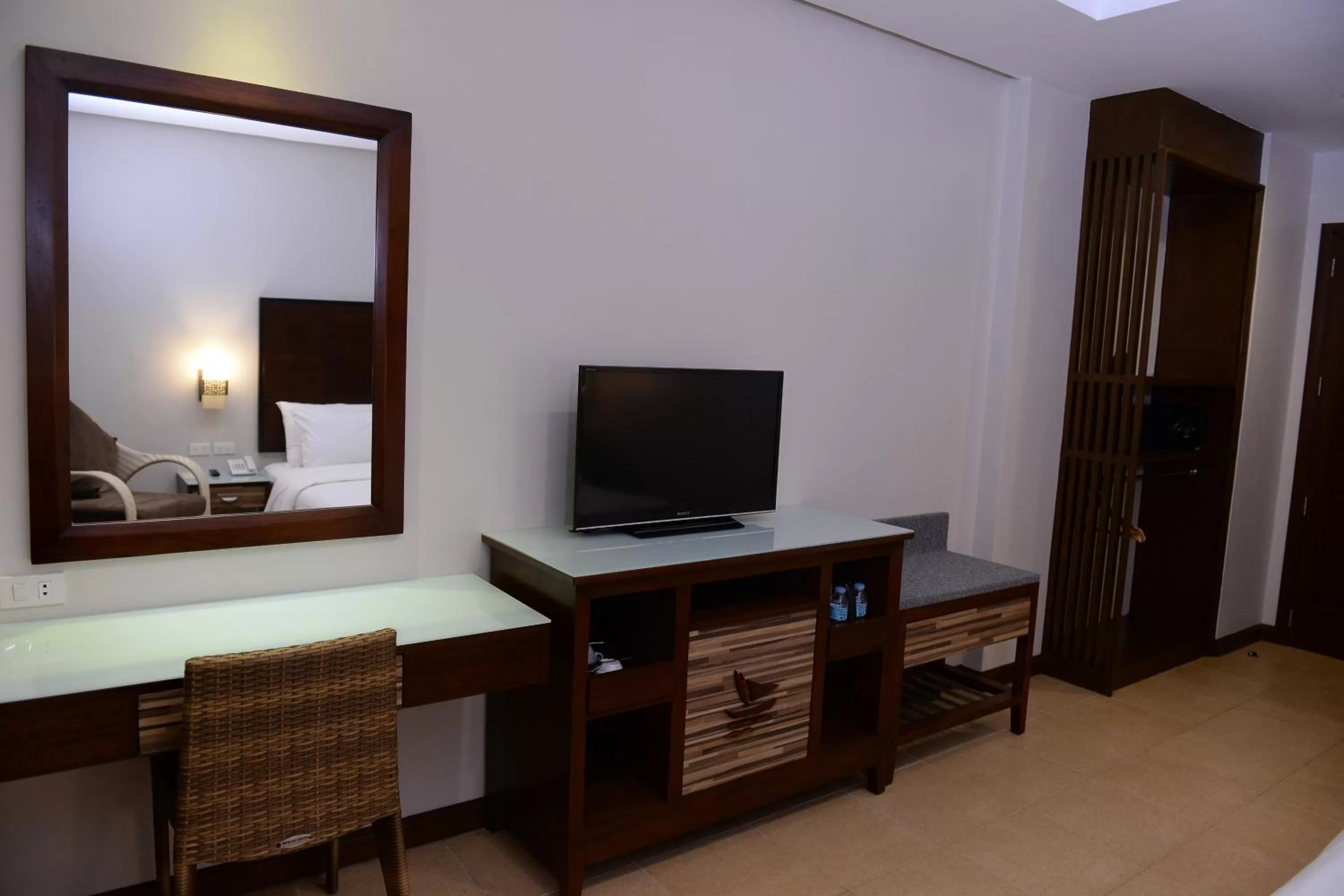 TV and multimedia in MO2 Lagoon Coron