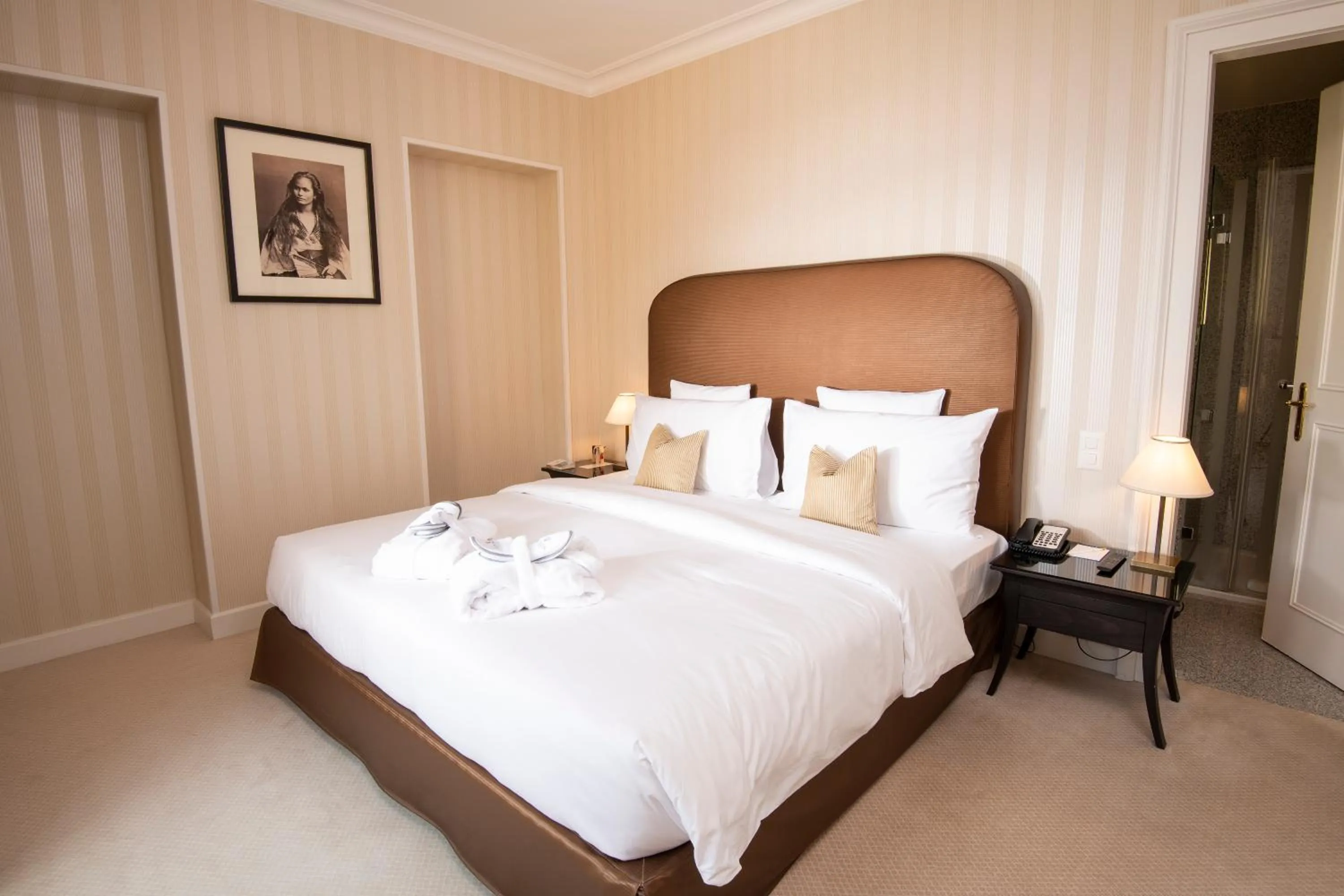 Photo of the whole room, Bed in Hôtel Des Trois Couronnes & Spa - The Leading Hotels of the World