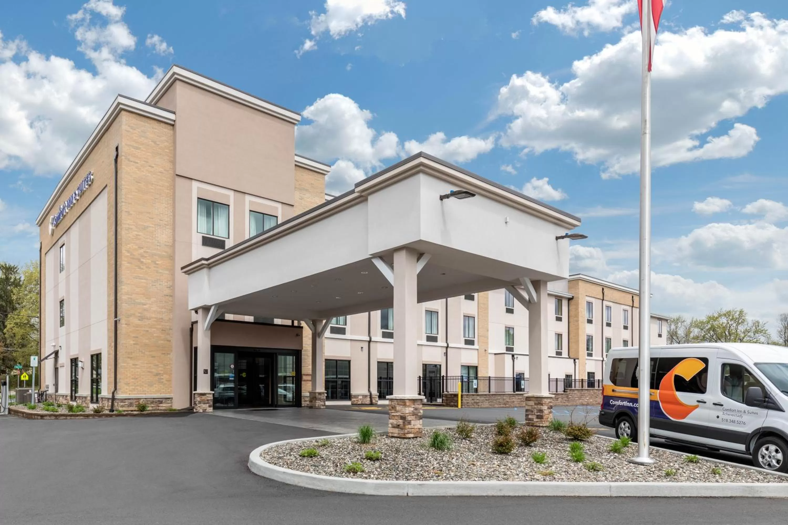 Facade/entrance in Comfort Inn & Suites Schenectady - Scotia