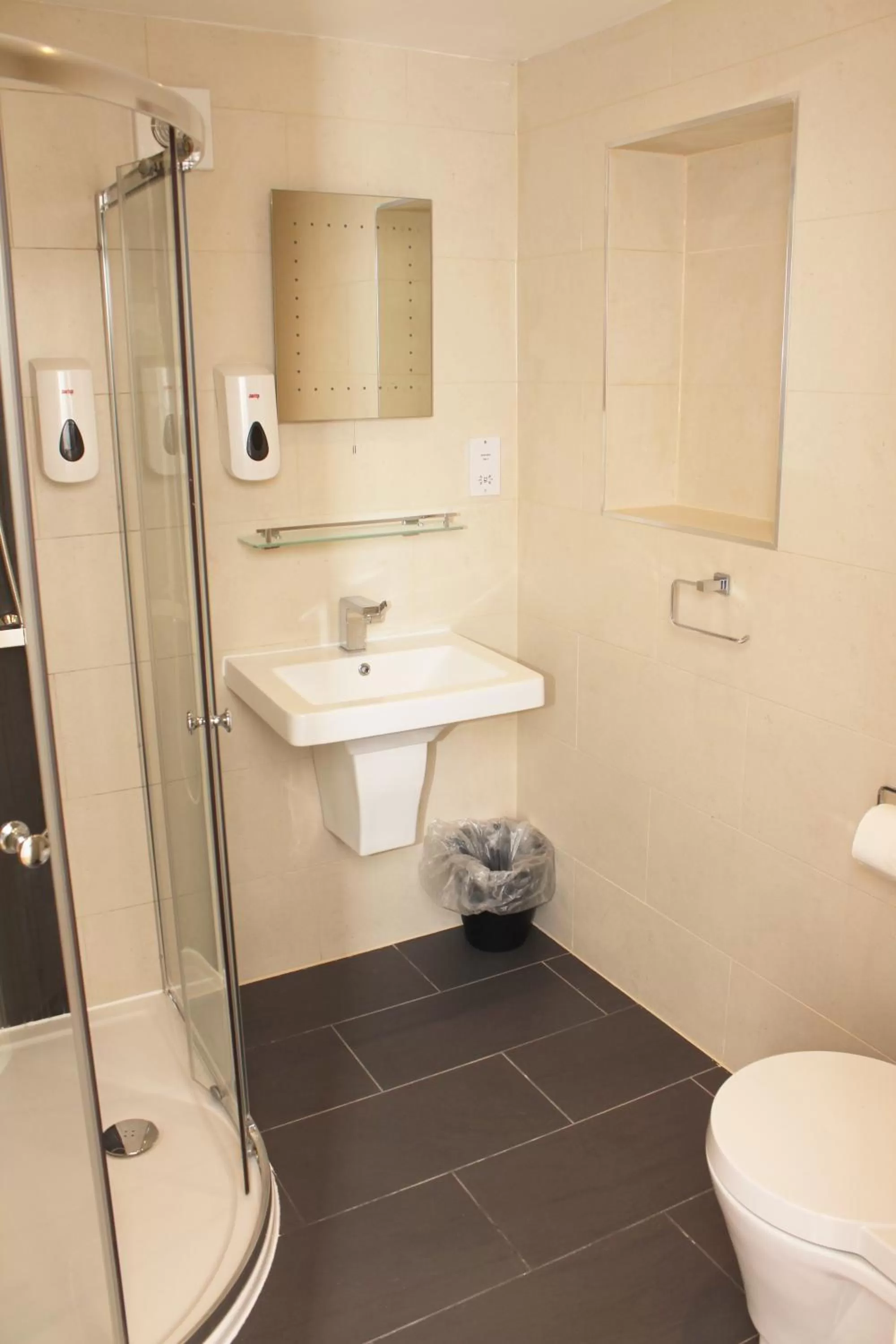 Bathroom in Flexistay Leicester Gable Aparthotel
