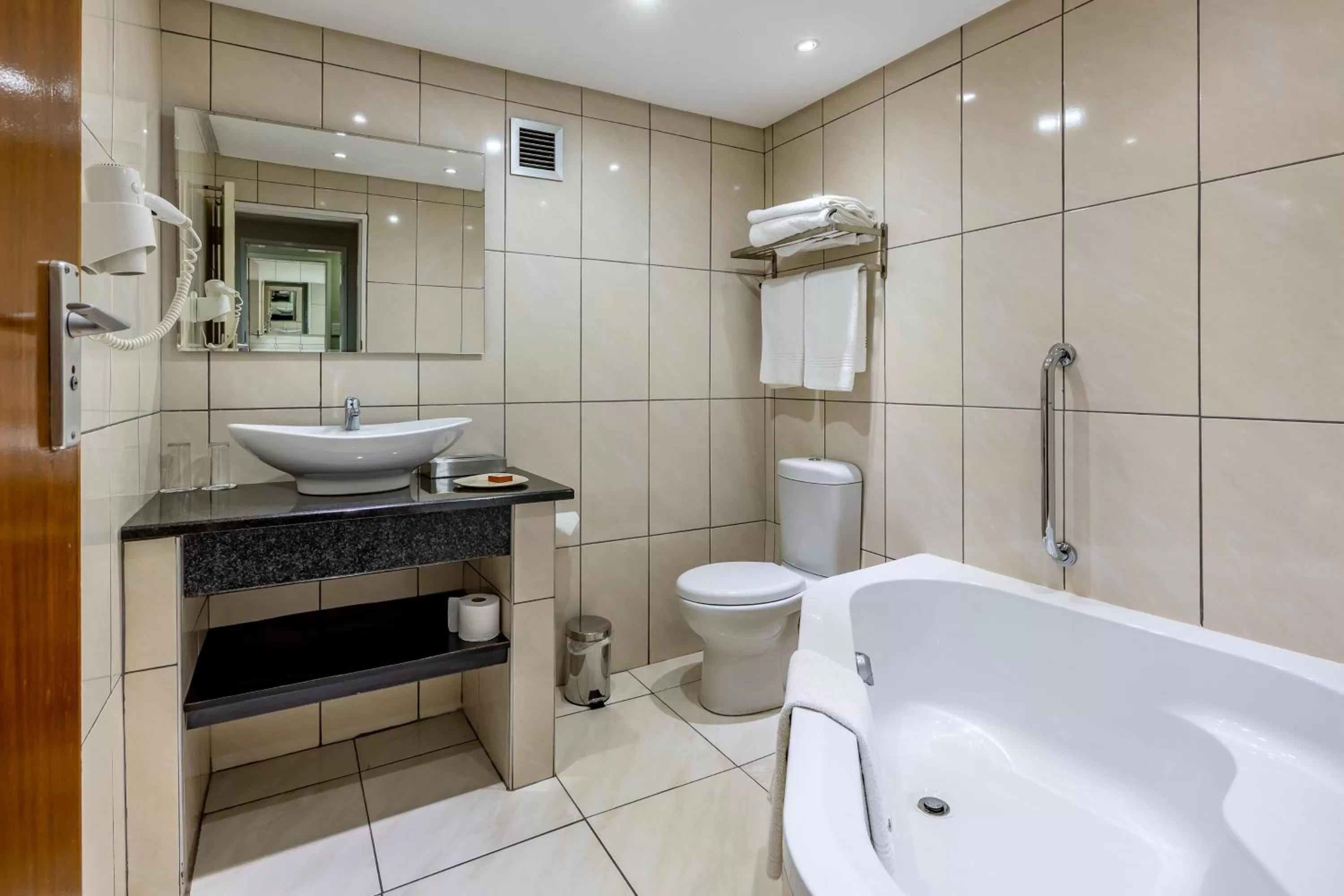 Bathroom in African Sky Newcastle Inn