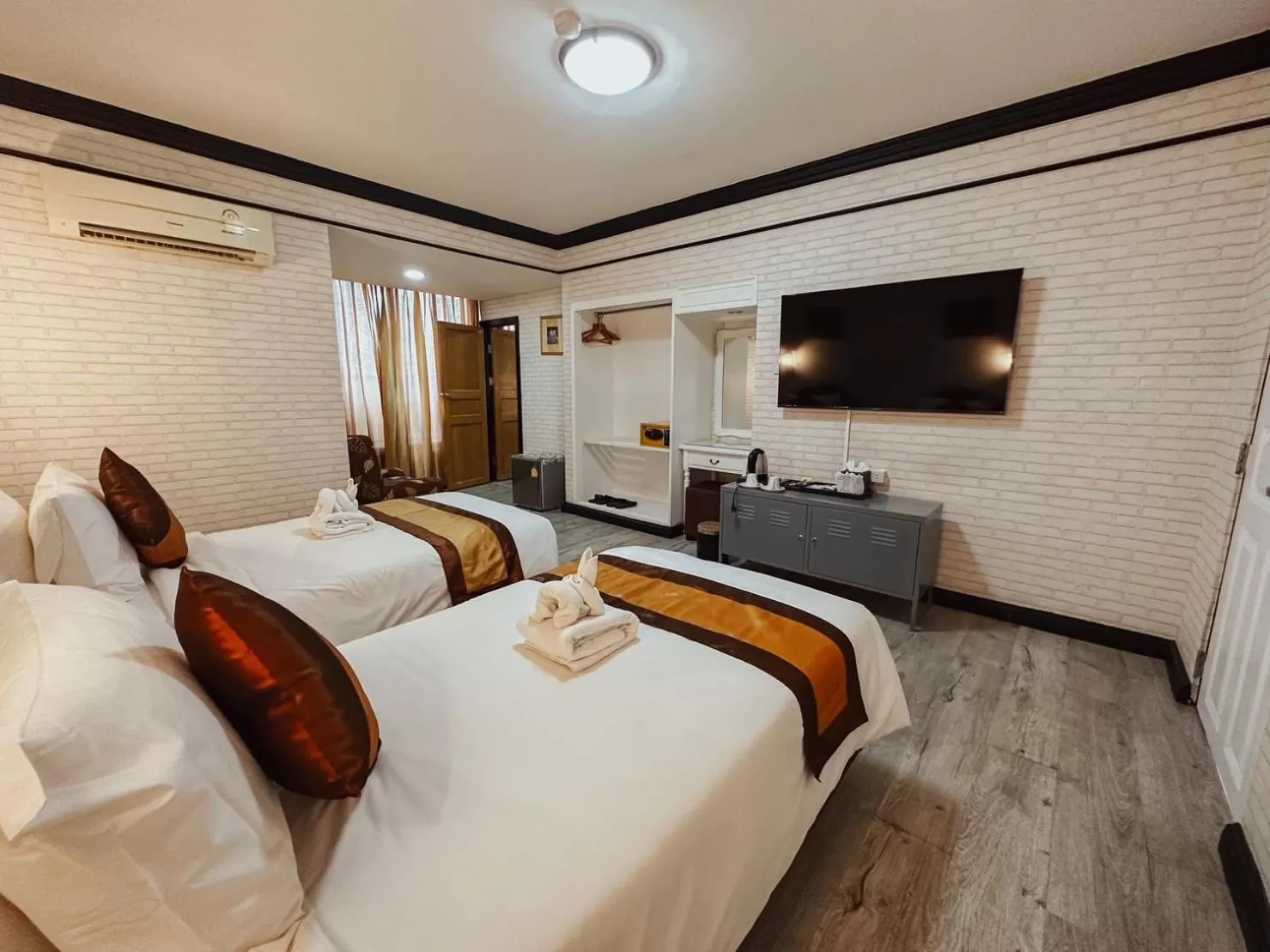 Bed in Hotel De Khuvieng