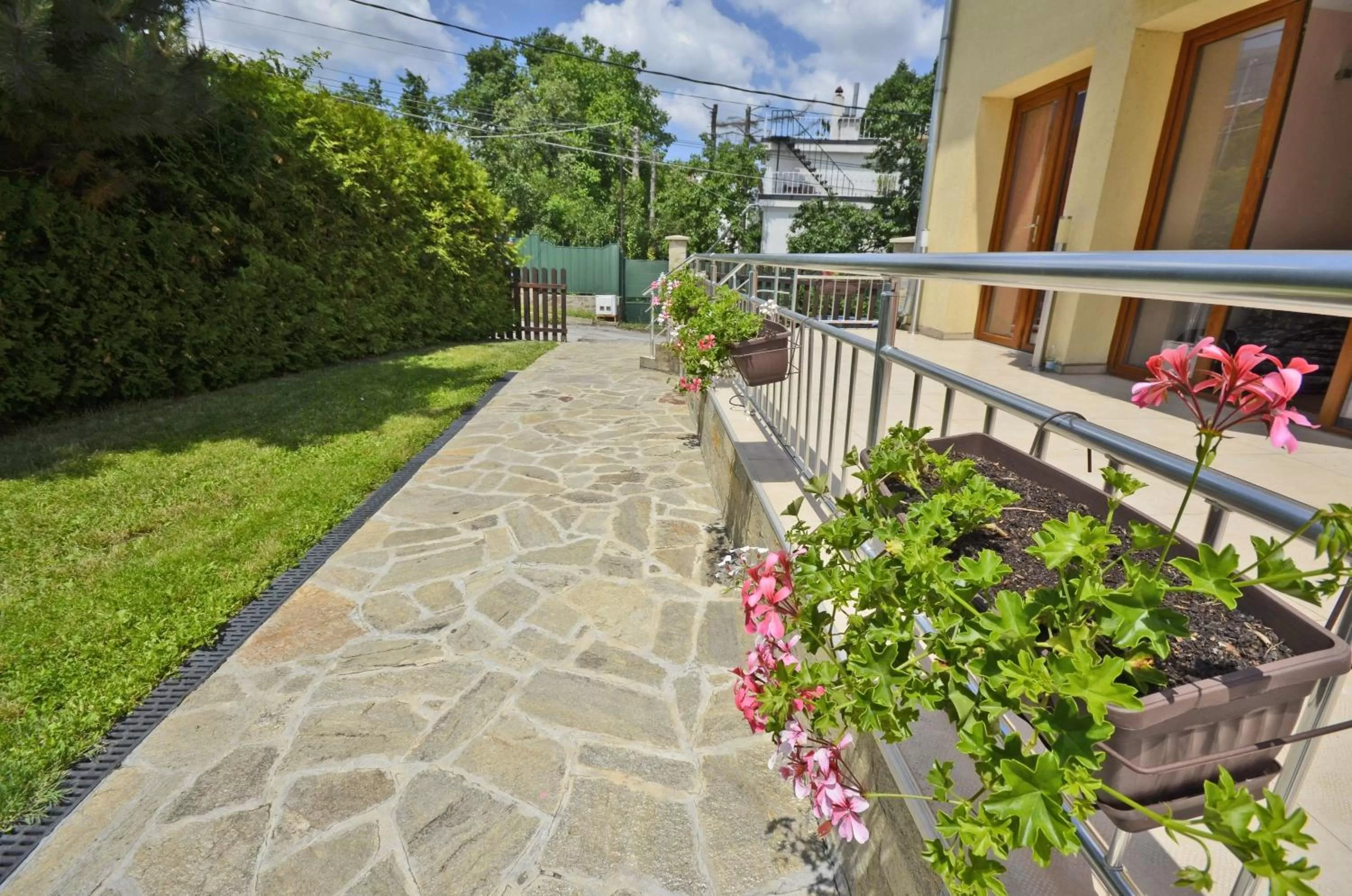 Garden in Eleganza Family Hotel - Free Parking