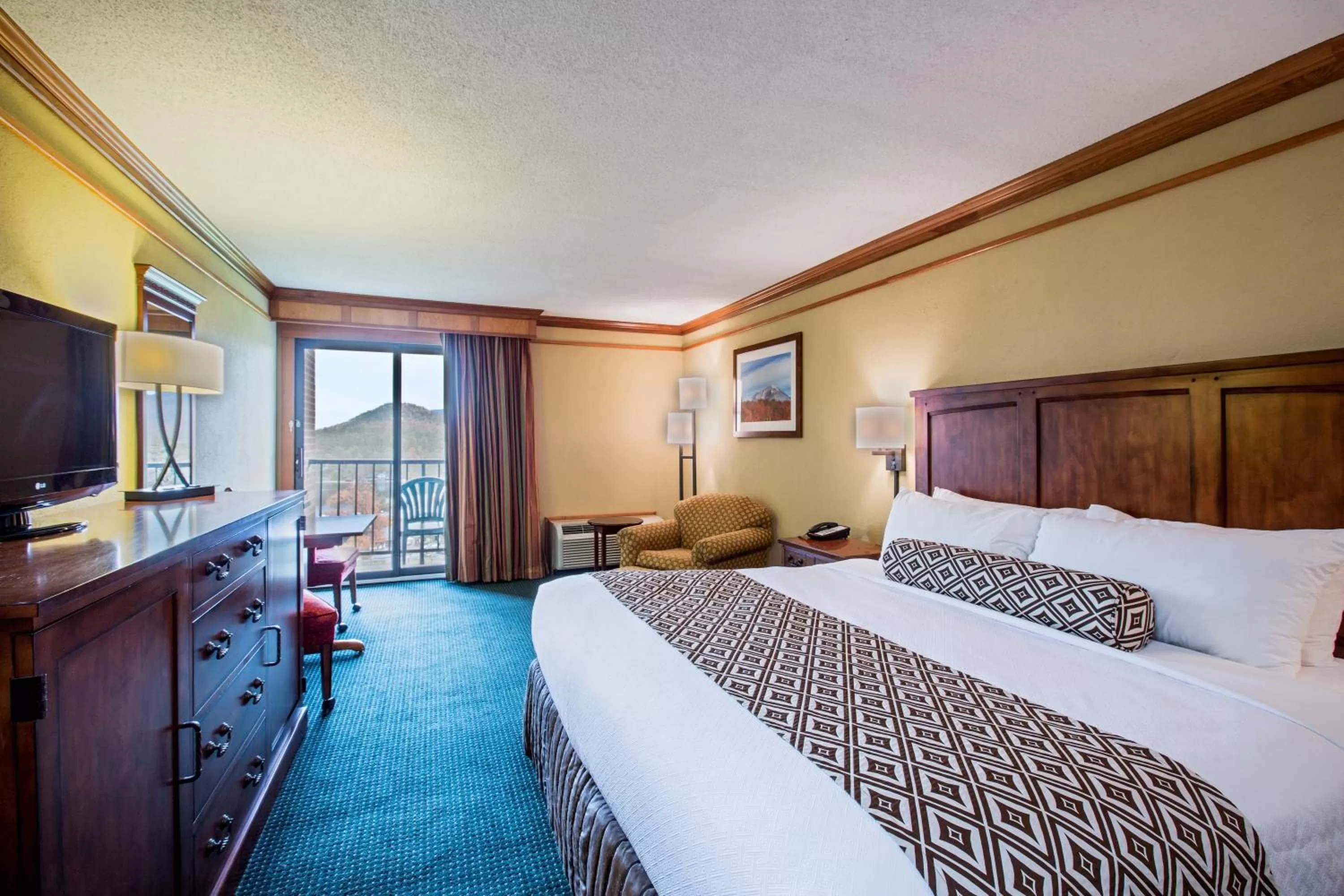 Bedroom, Bed in Crowne Plaza Lake Placid by IHG
