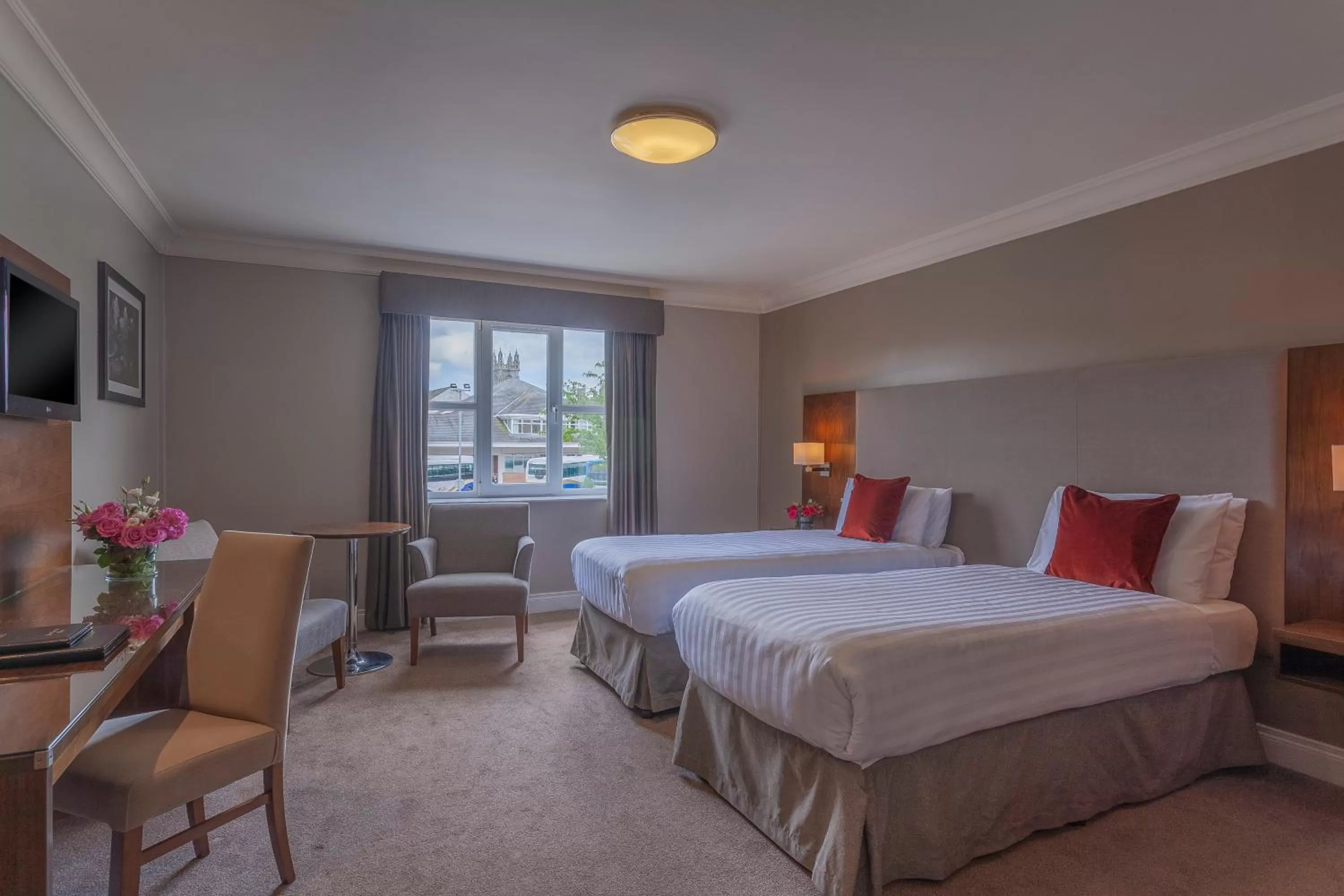 Photo of the whole room, Bed in Canal Court