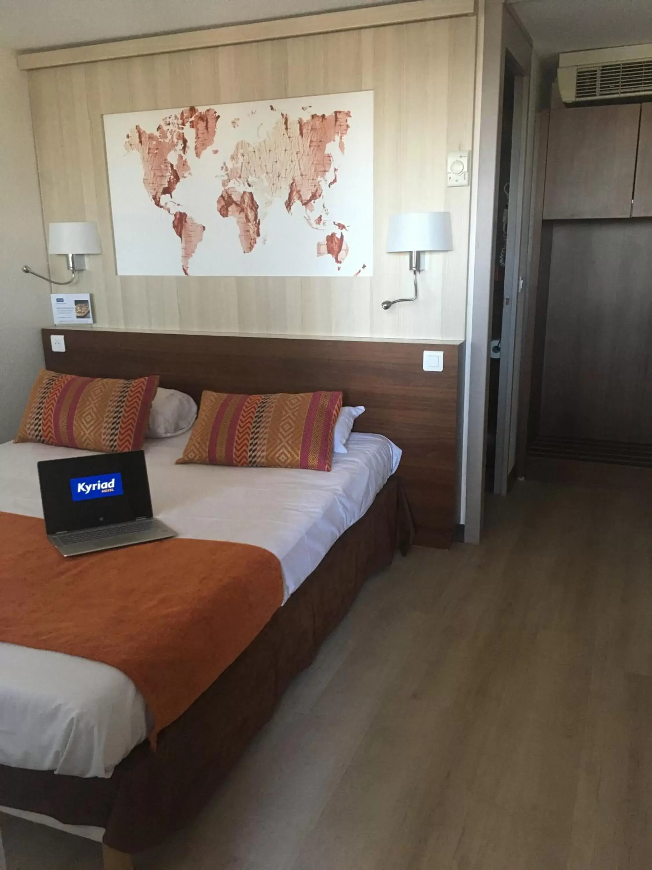 Double Room in Kyriad Montpellier Nord Parc Euromédecine Double Room in Kyriad Montpellier Nord Parc Euromédecine