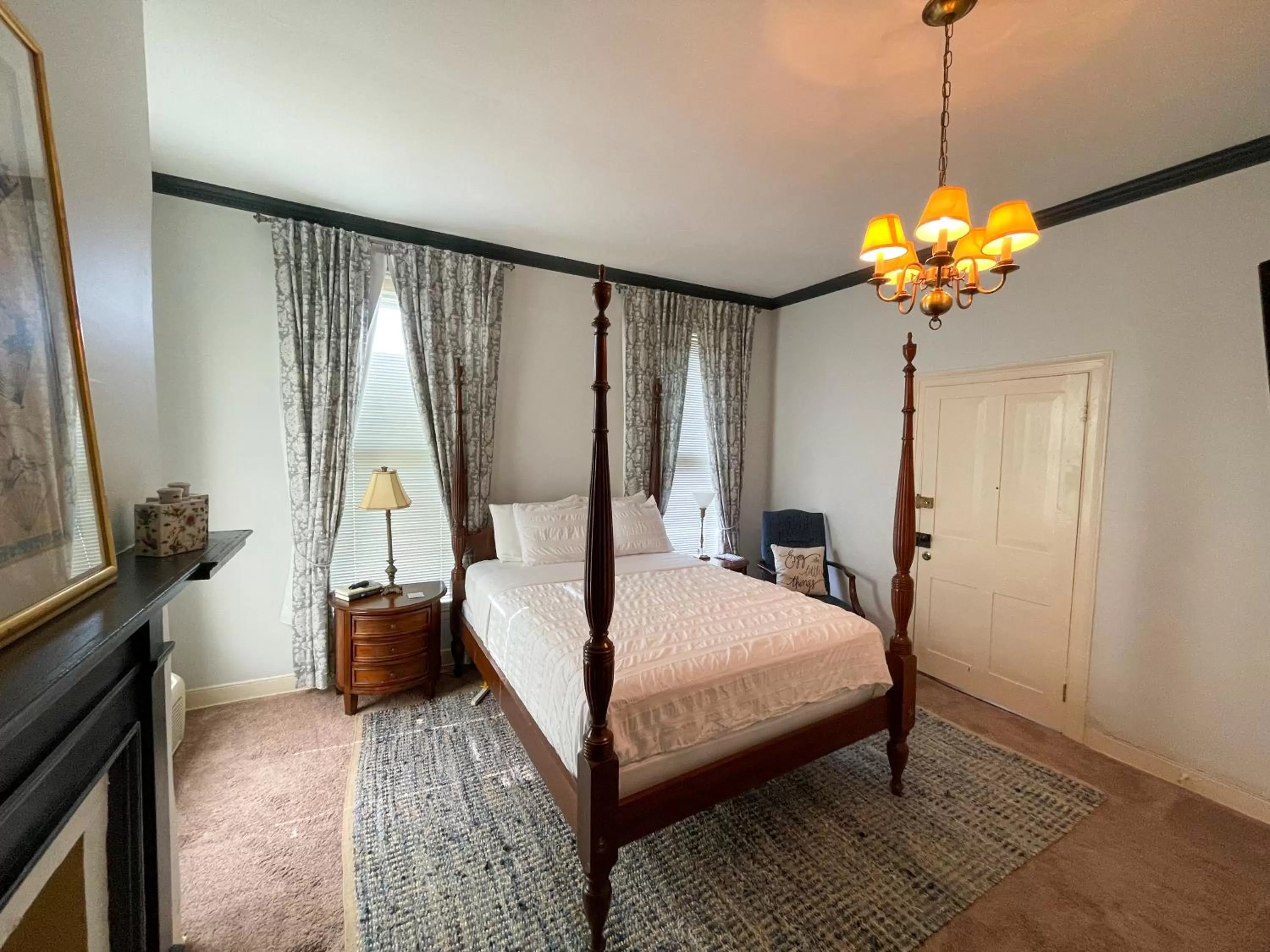 Photo of the whole room, Bed in Meadows Inn