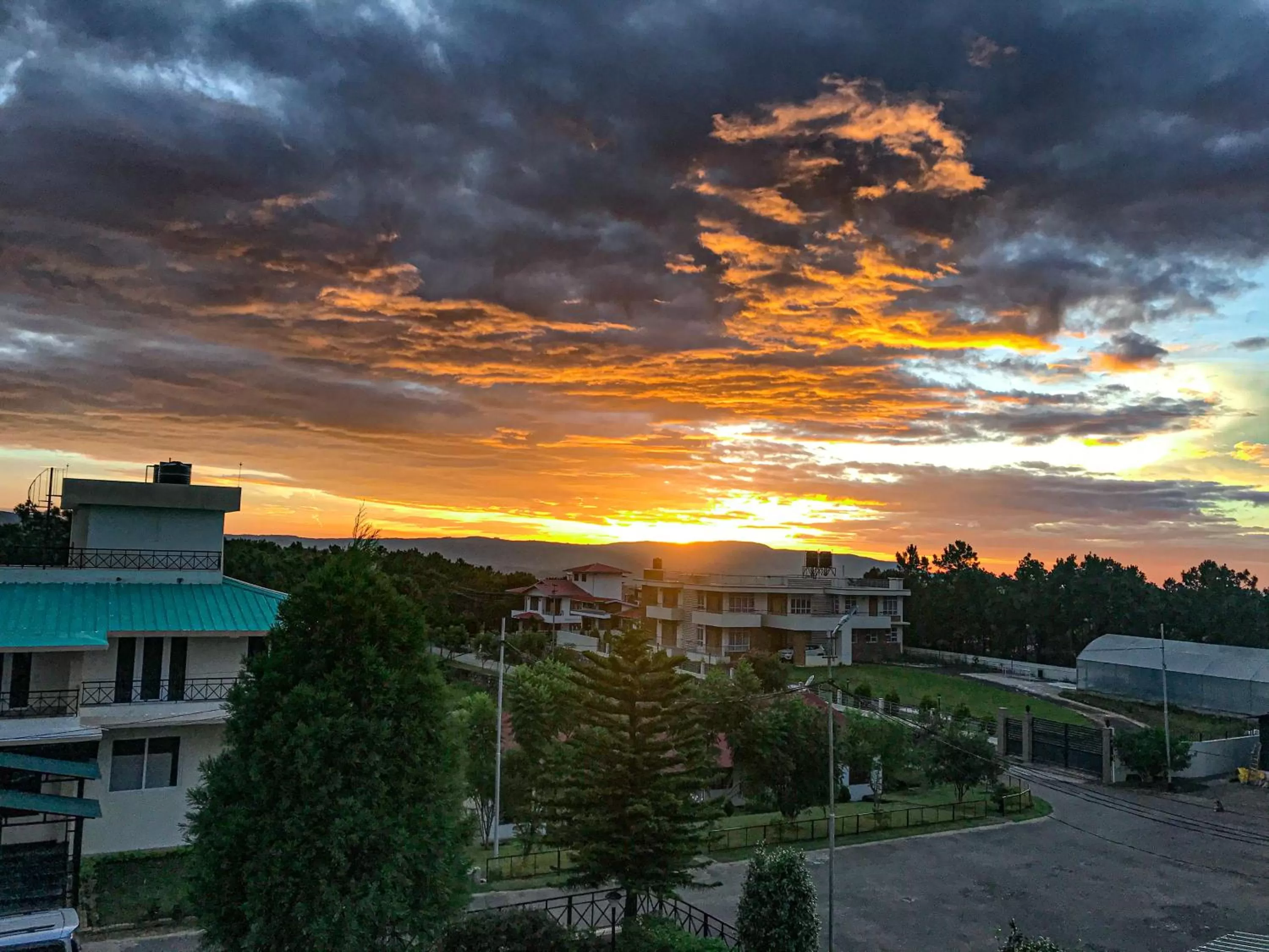 Sunset in Windermere Inn