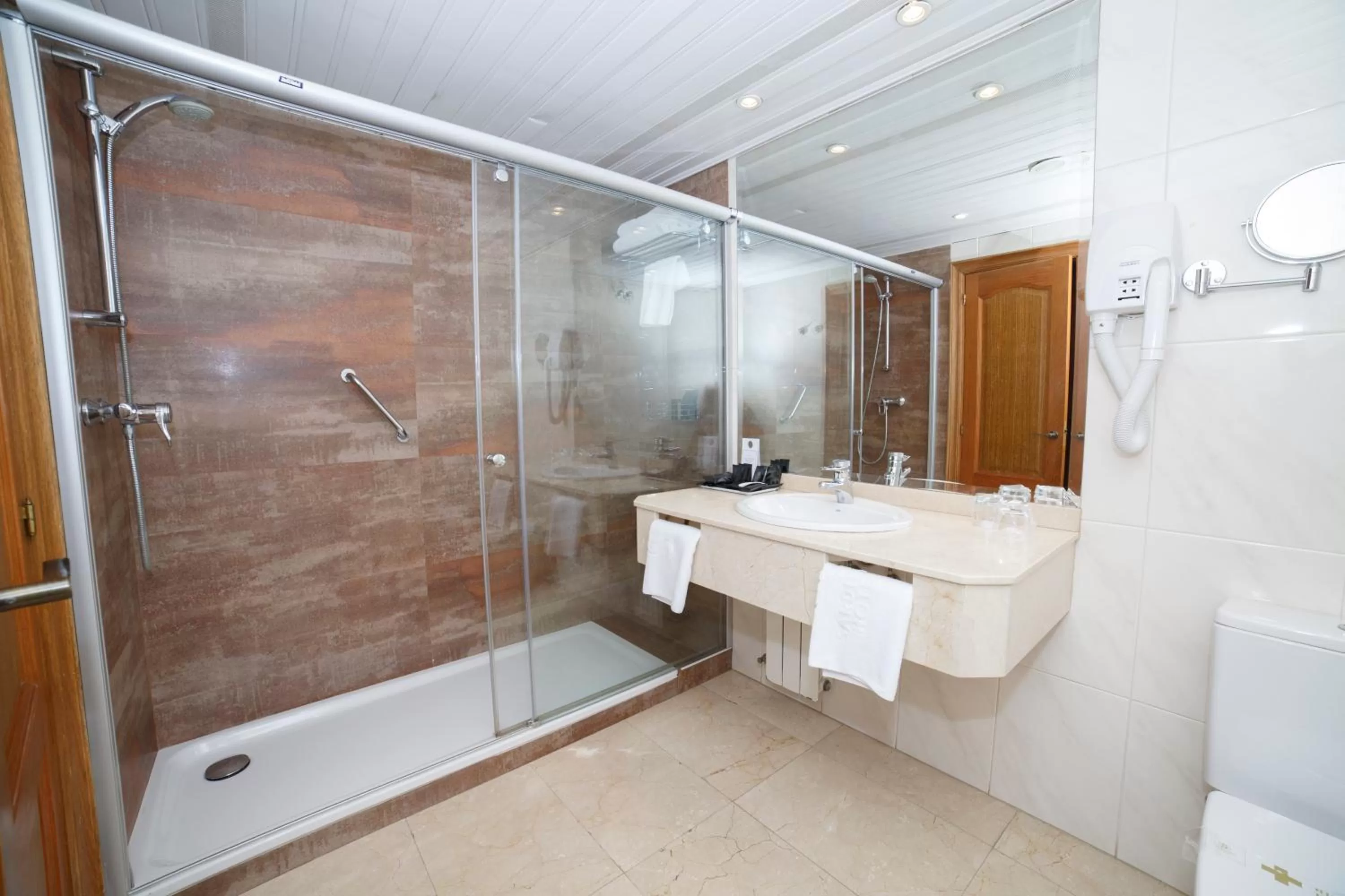 Bathroom in Hotel Hoyuela