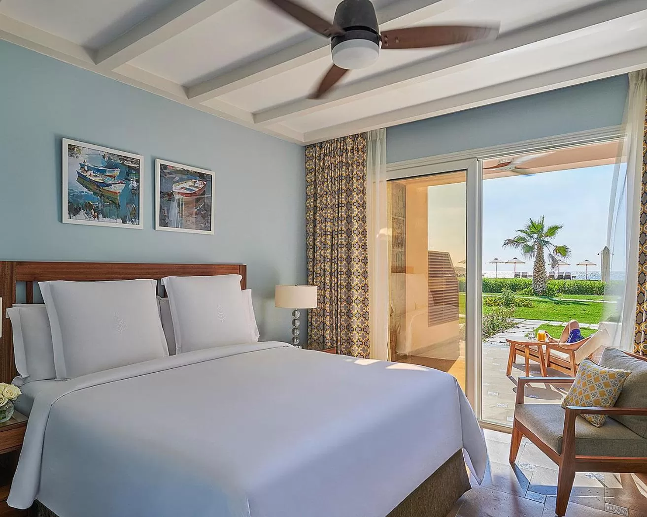 Photo of the whole room, Bed in Four Seasons Hotel Alexandria At San Stefano