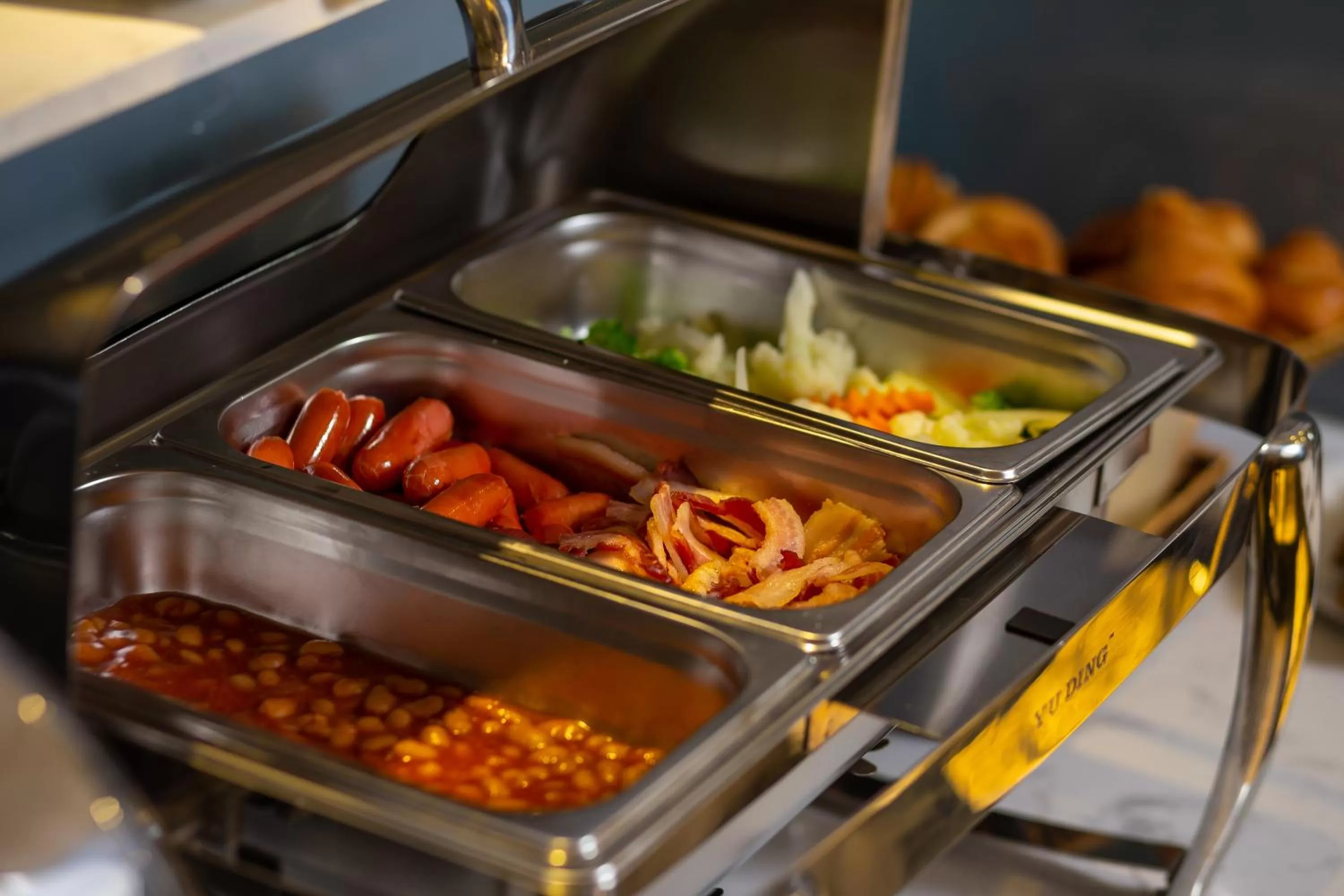 Restaurant/places to eat in 22land Residence Hotel 71 Hang Bong Premium