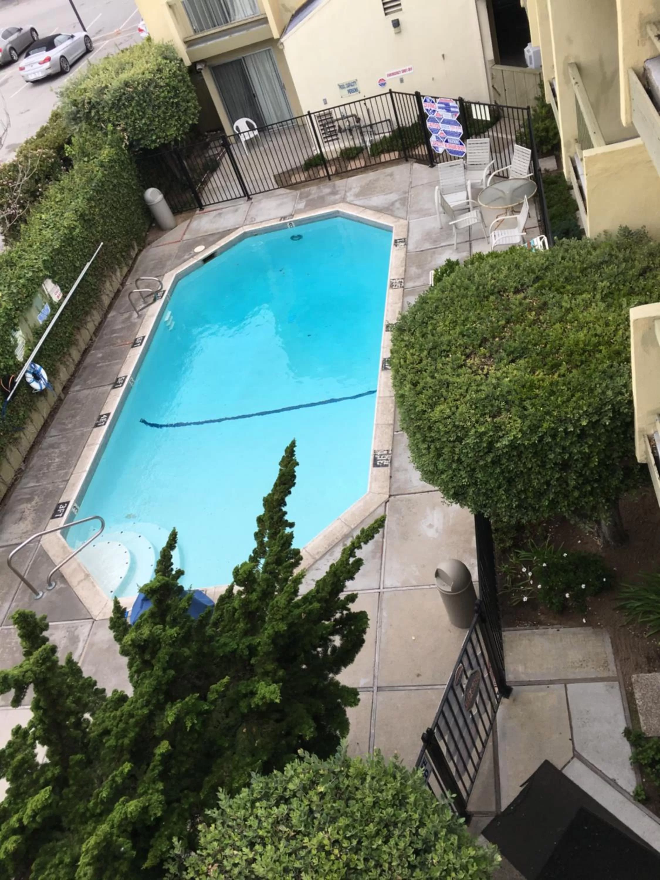 Swimming pool in Sand Dollar Inn
