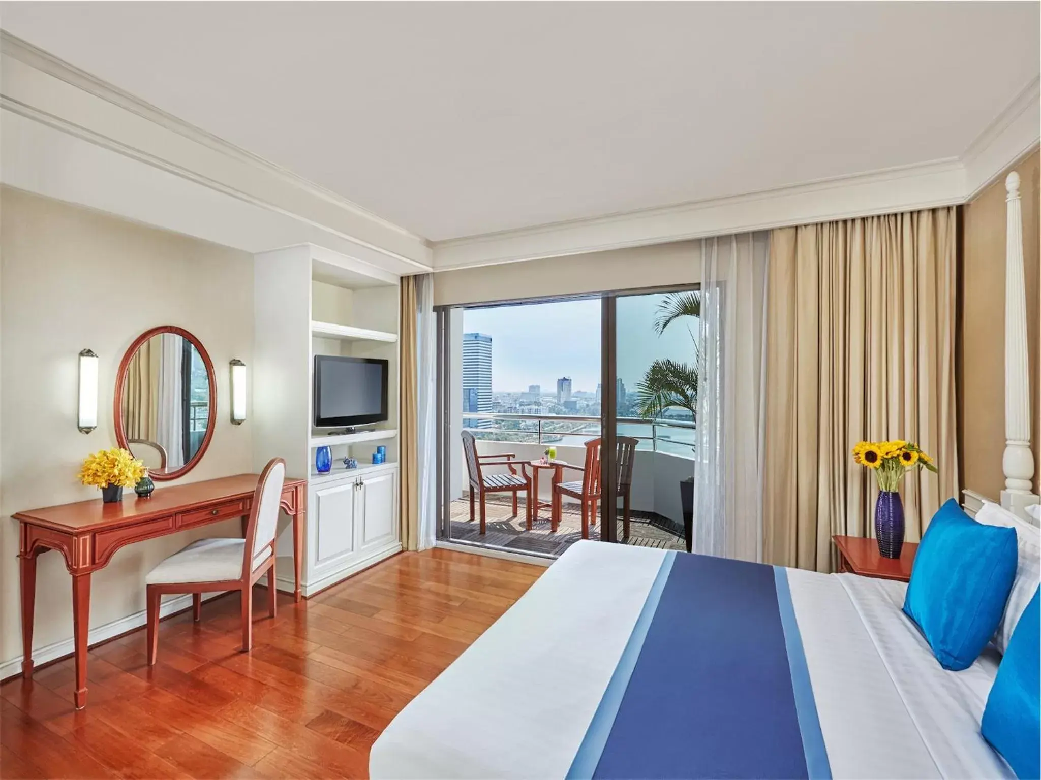 3 Bedroom Family Grand Suite Lake View in Centre Point Sukhumvit 10 3 Bedroom Family Grand Suite Lake View in Centre Point Sukhumvit 10