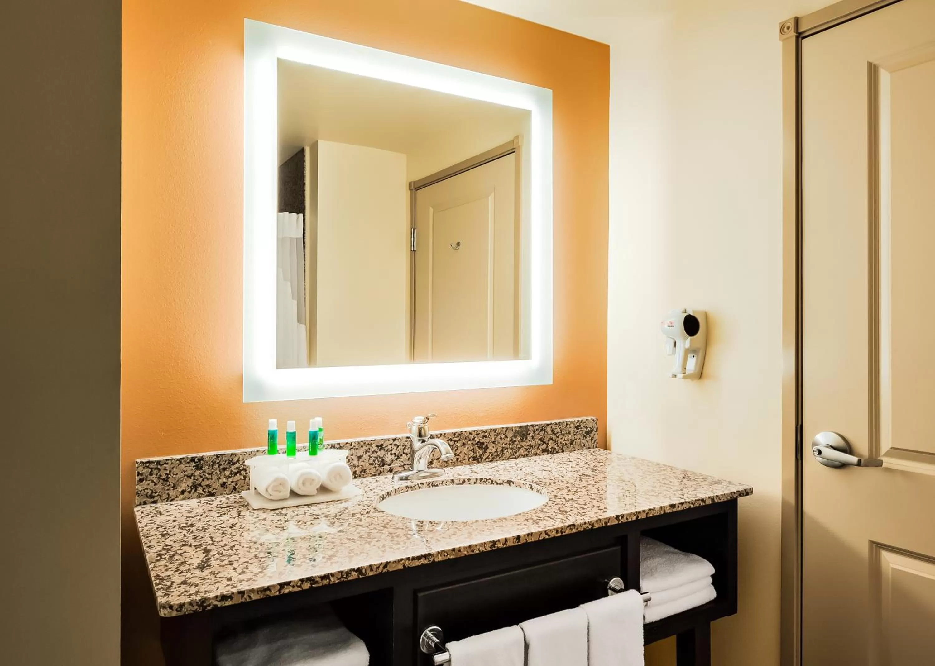 Queen Suite in Holiday Inn Express and Suites Missoula by IHG