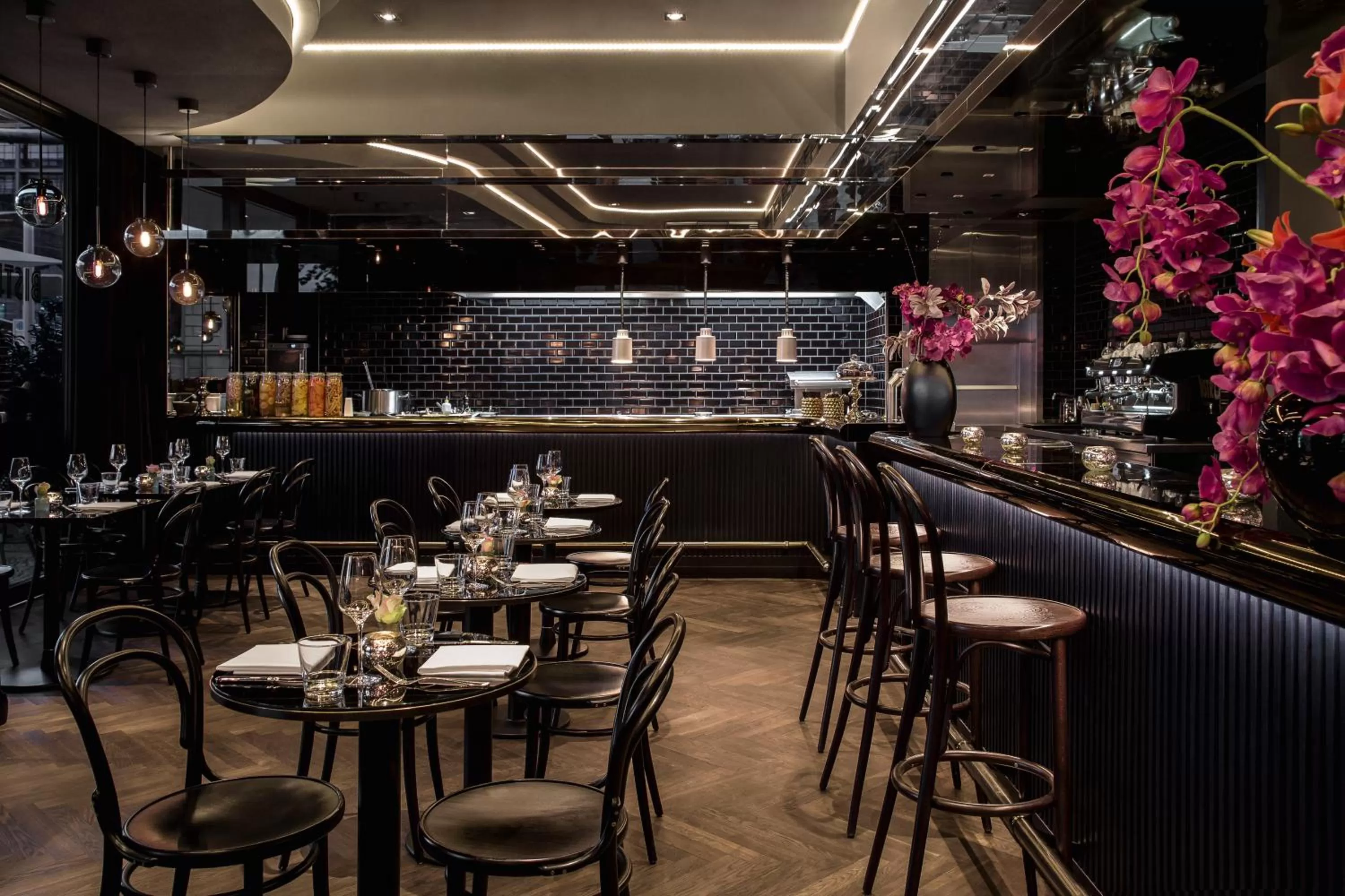 Restaurant/places to eat in Hotel AMANO Grand Central