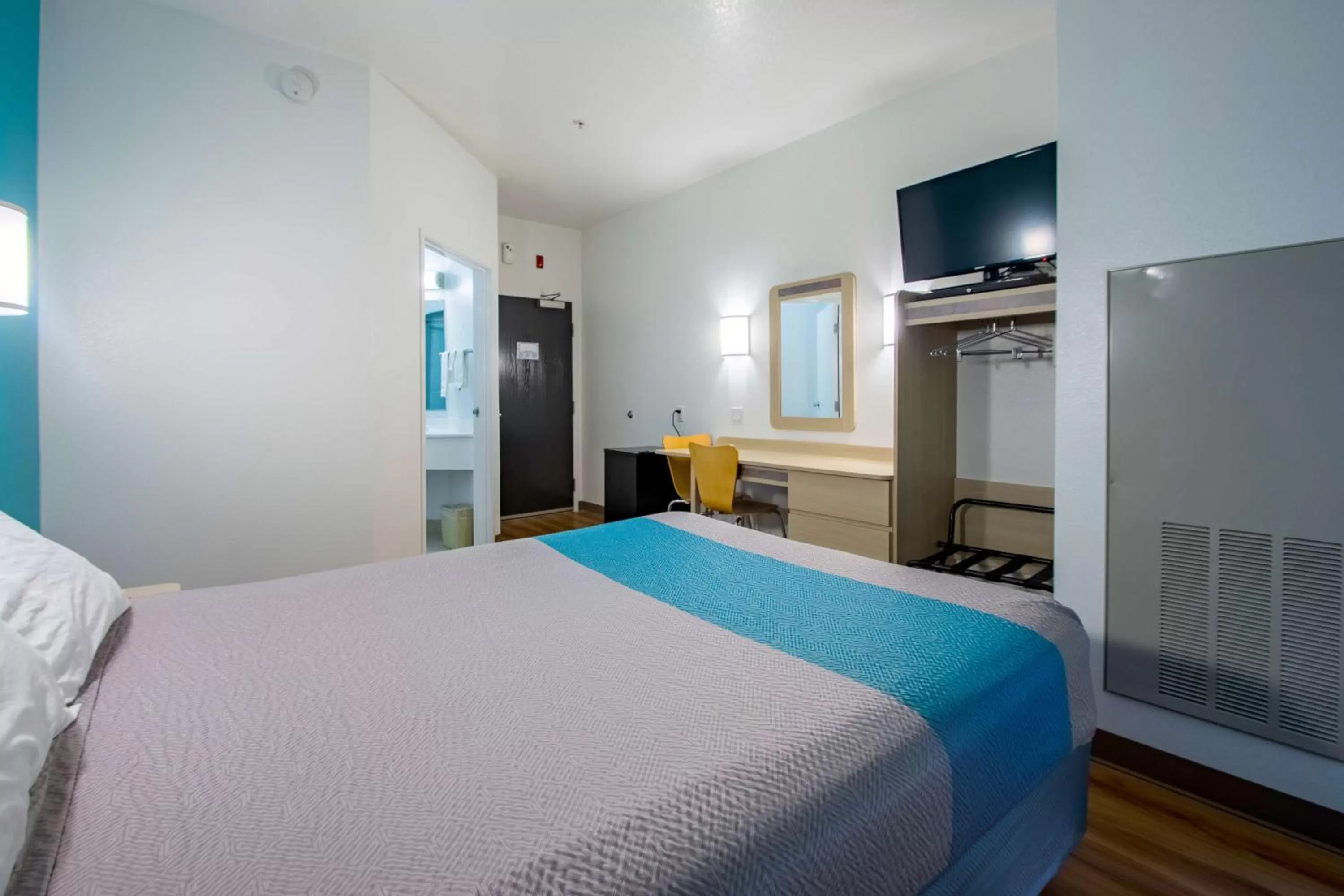 TV and multimedia in Motel 6-Portland, OR - North